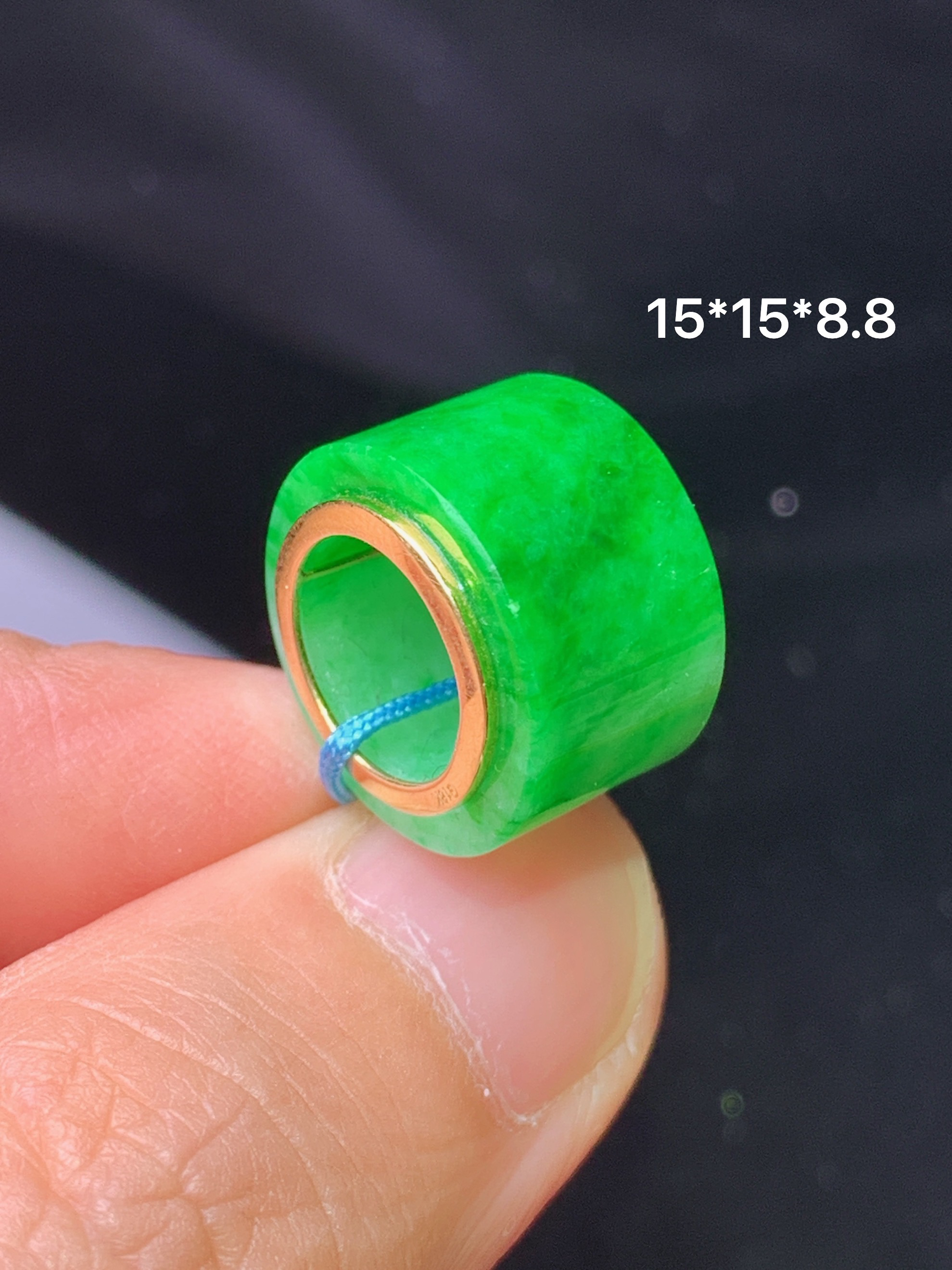 18k金镶嵌翠绿路路通吊坠 玉质细腻 色泽艳丽清新 水润亮眼 整体尺寸15*15*8.8b1