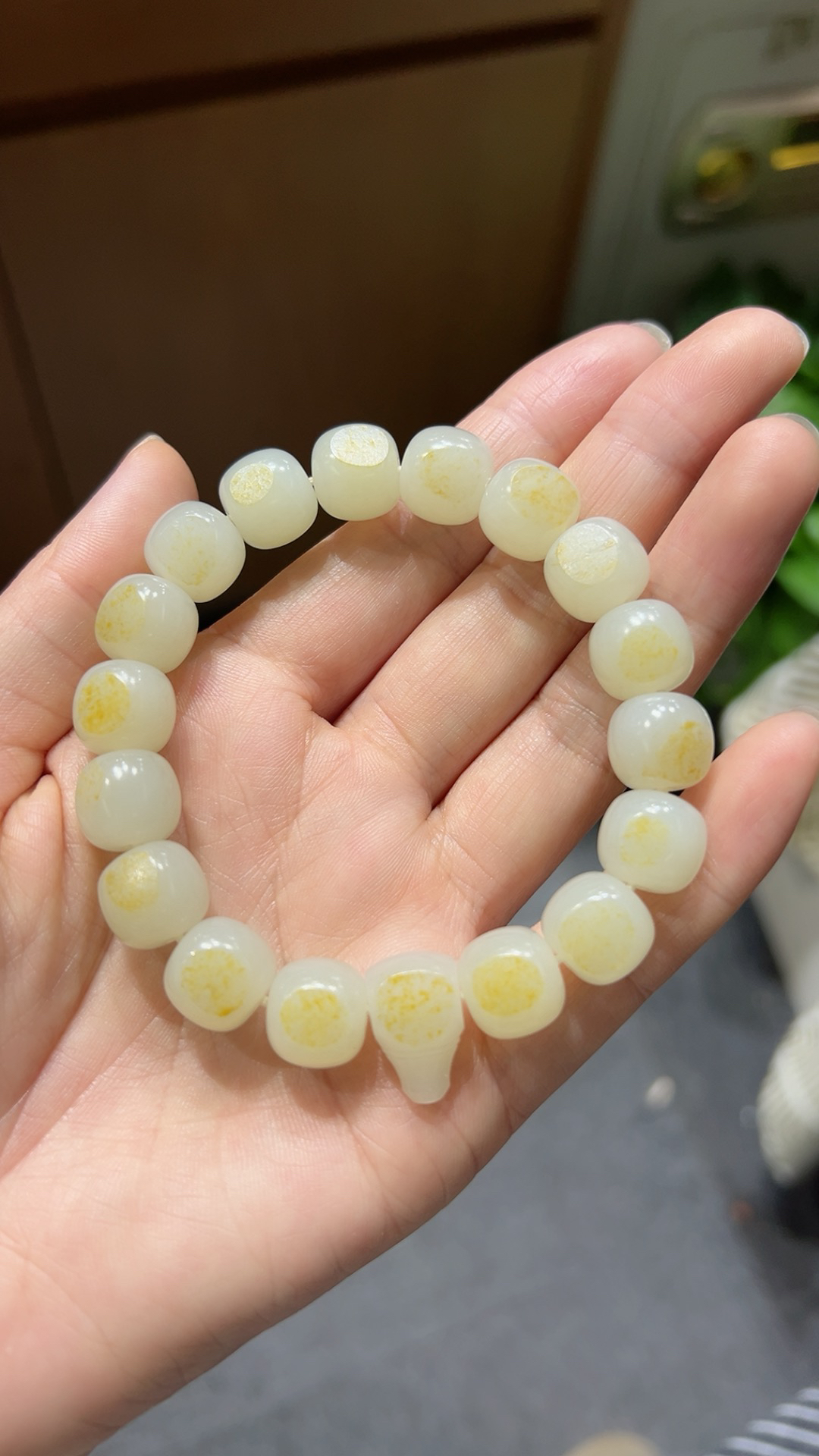 籽料｜老型珠｜手串

同料 颗颗黄皮 油性十足 值得拥有！