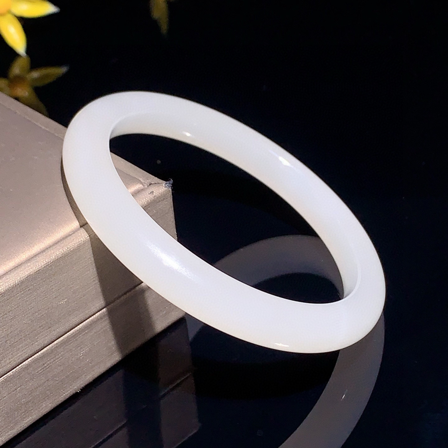 和田玉60圈口羊脂白玉手镯！玉质细腻油润 底色纯净 脂粉好，品质高