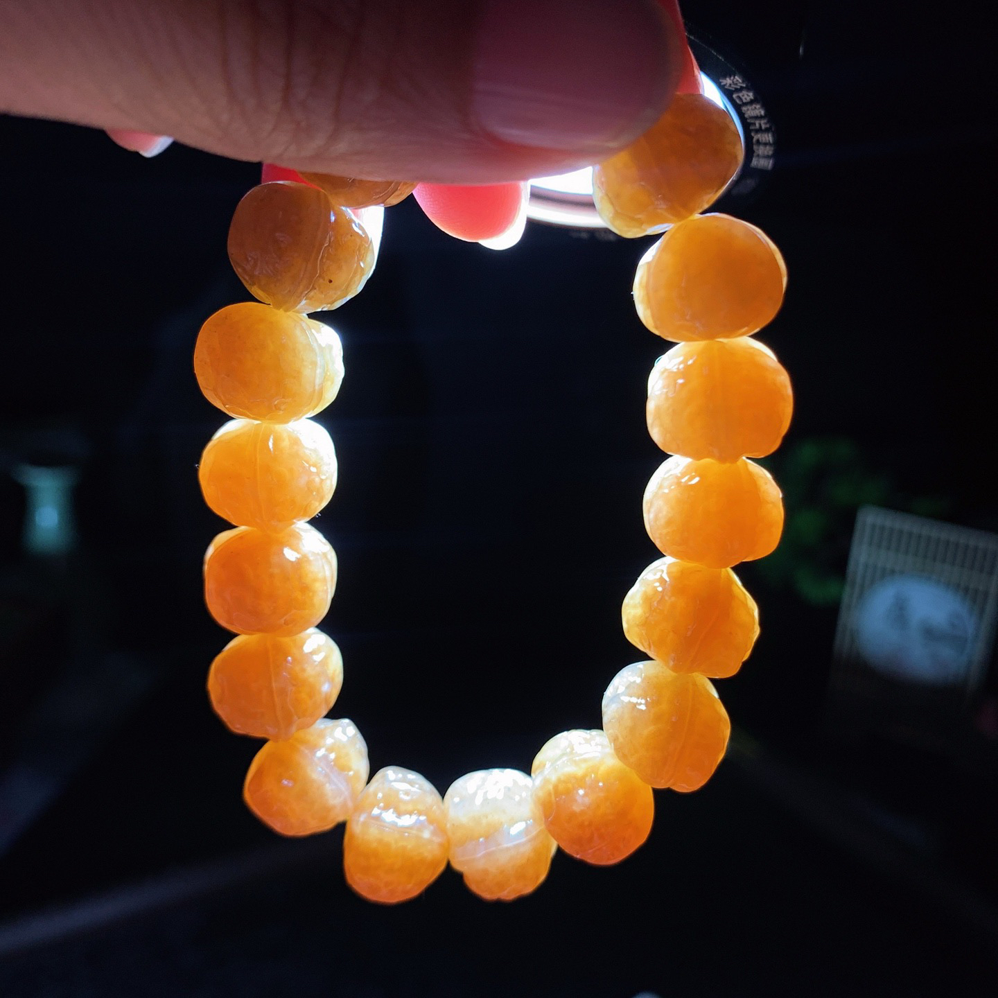 新疆和田玉且末糖核桃手串！尺寸10/12重49克。玉质细腻油润。手推出油。佩戴高端典雅。lt260313