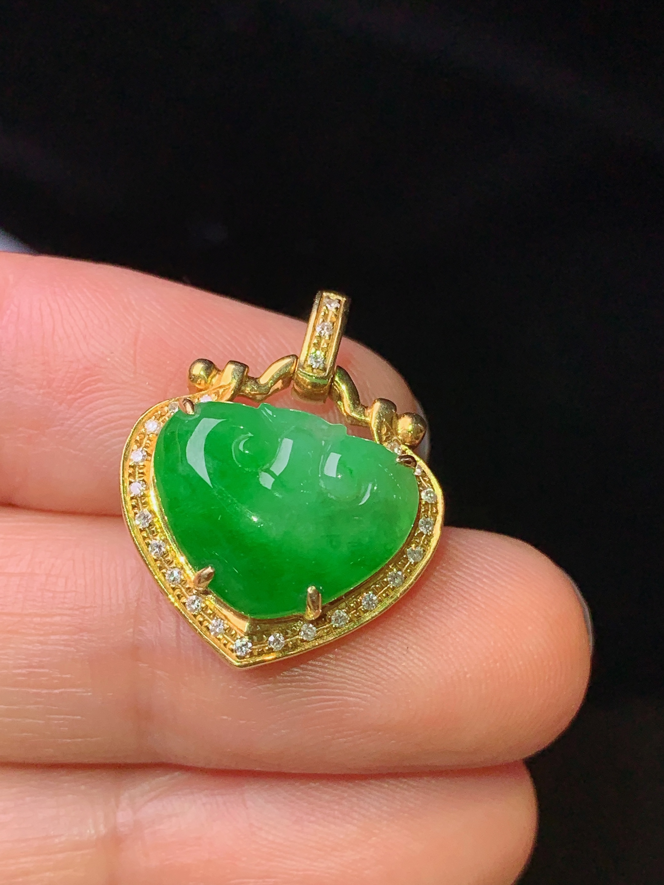 18k金钻镶嵌满绿如意头吊坠 玉质细腻 色泽艳丽 整体尺寸21.3*17.2*6.8