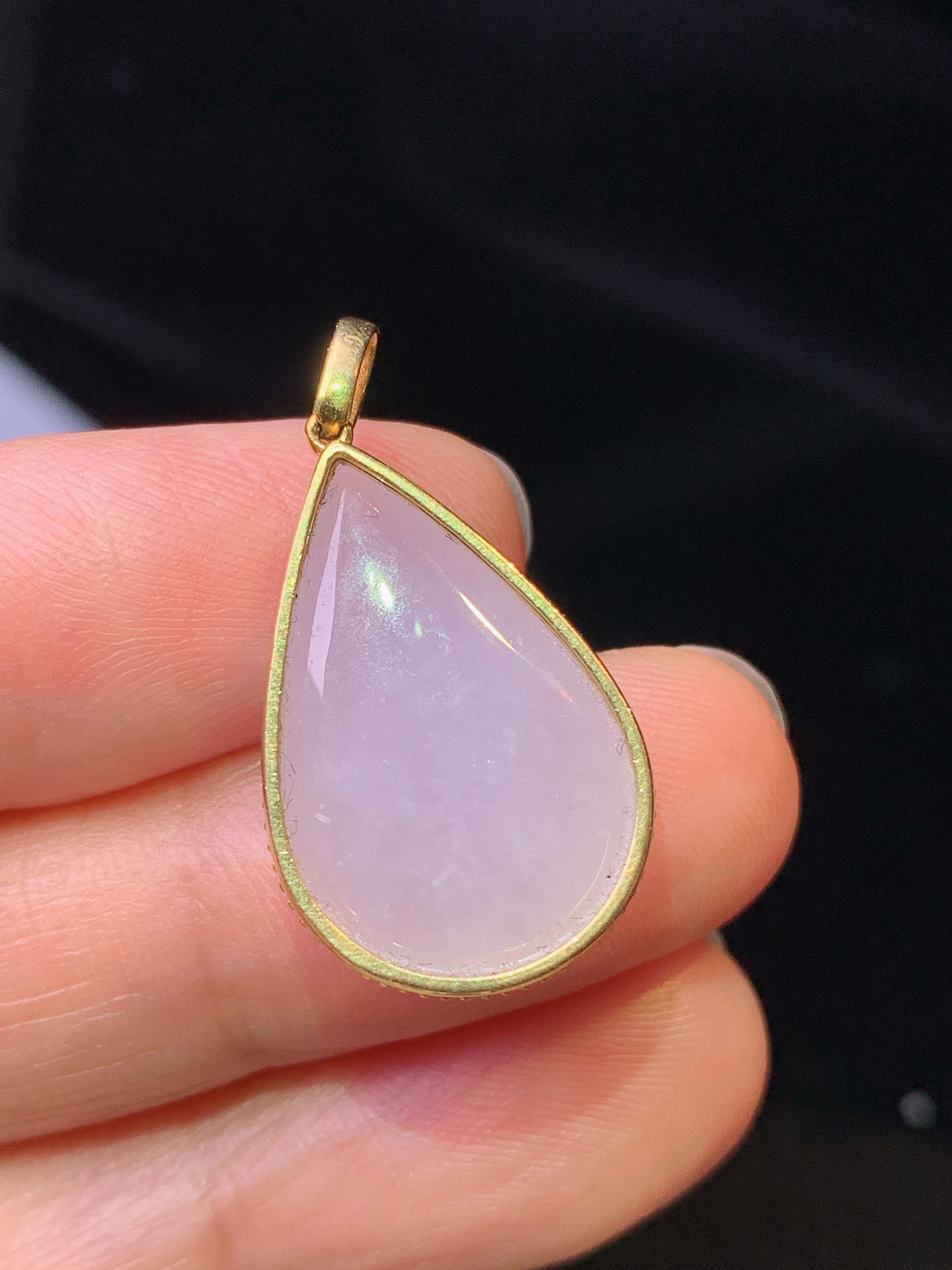 18k金镶嵌淡紫罗兰水滴吊坠 玉质细腻 色泽艳丽 整体尺寸28.2*14.3*6.6