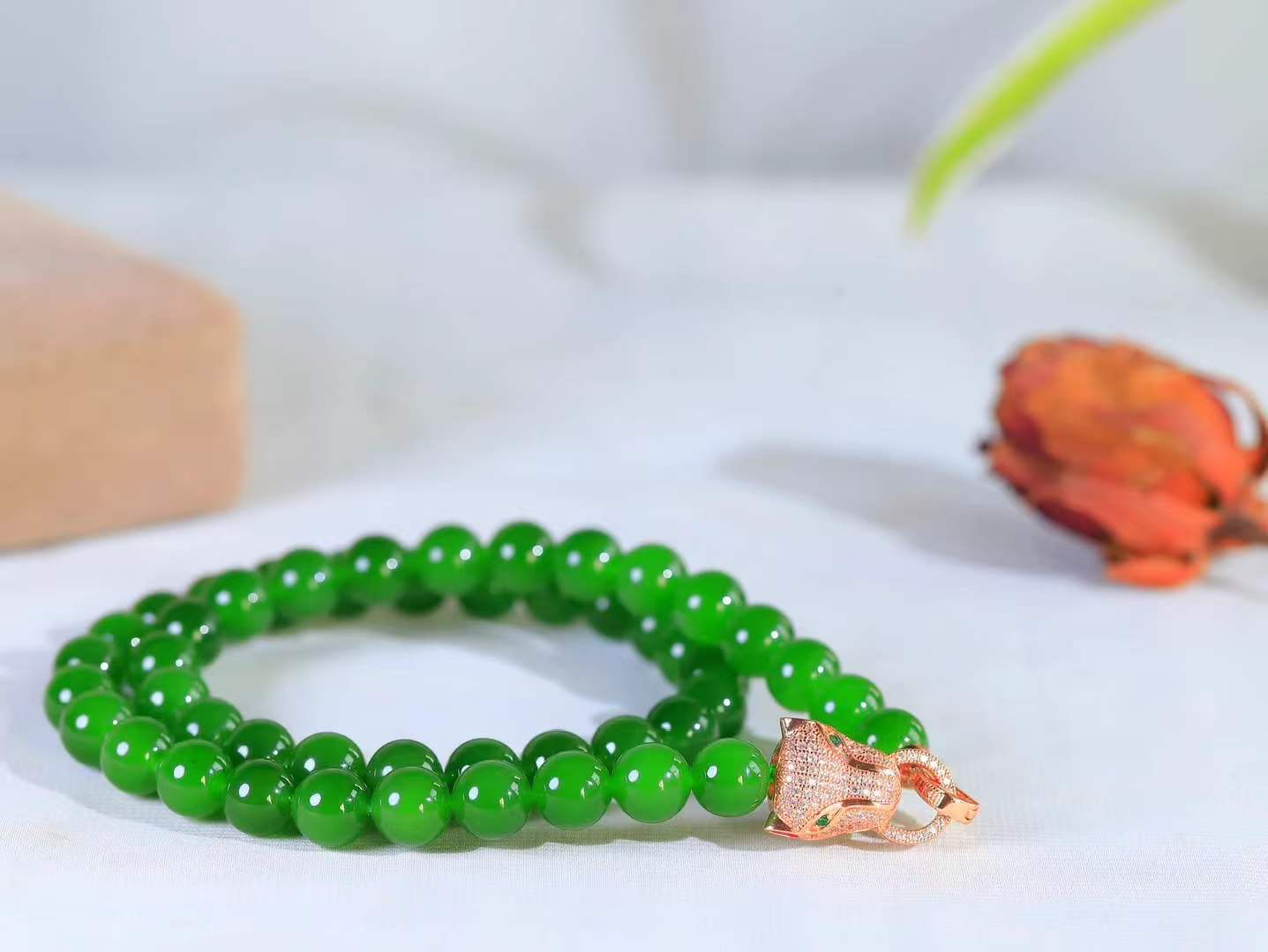 【珠圆玉润.项链】

精品️和田玉碧玉珠圆玉润项链 玉质温润细腻  整串打磨圆润，佩戴舒适。珠珠落