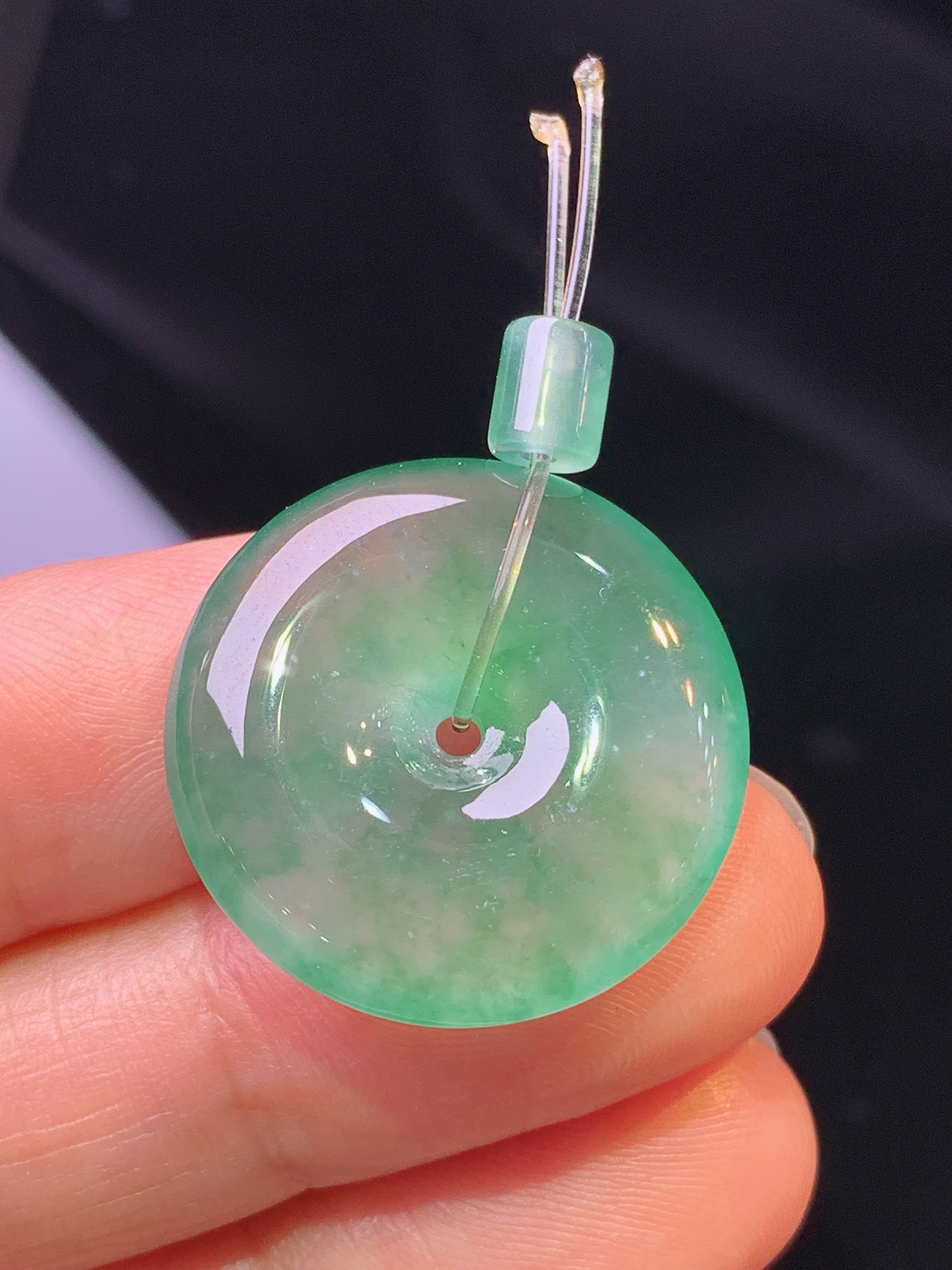 冰种飘绿平安扣吊坠 玉质细腻 色泽艳丽 整体尺寸22.6*5.2c1