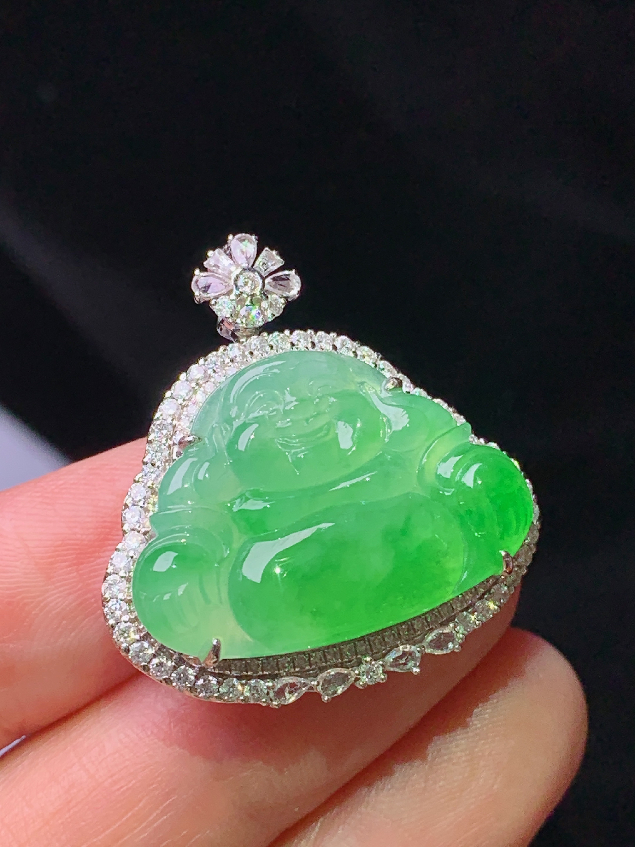 18k金钻镶嵌翠绿佛公吊坠 玉质细腻 色泽艳丽 整体尺寸28.8*27.3*10.5yz