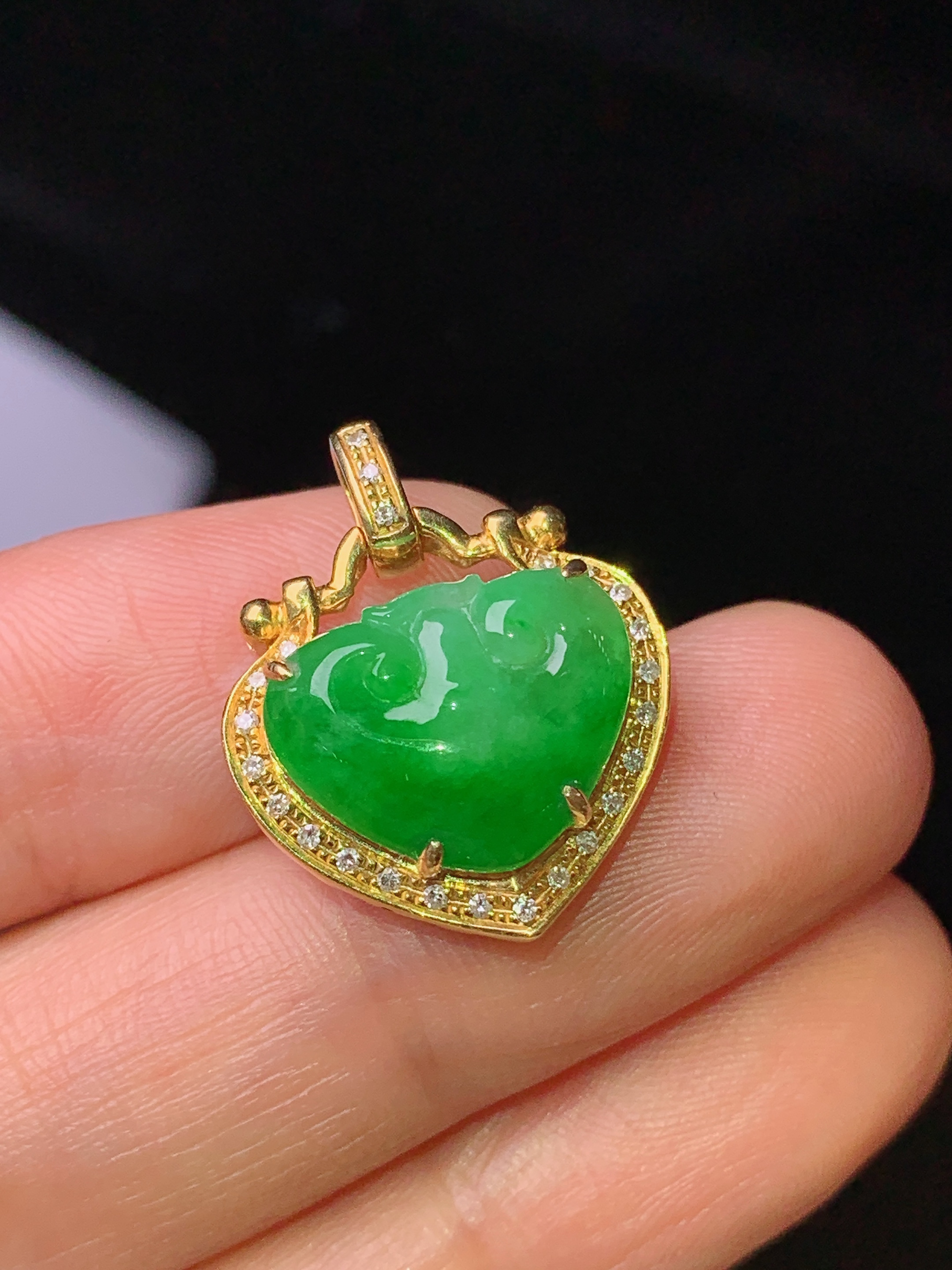 18k金钻镶嵌满绿如意头吊坠 玉质细腻 色泽艳丽 整体尺寸21.3*17.2*6.8