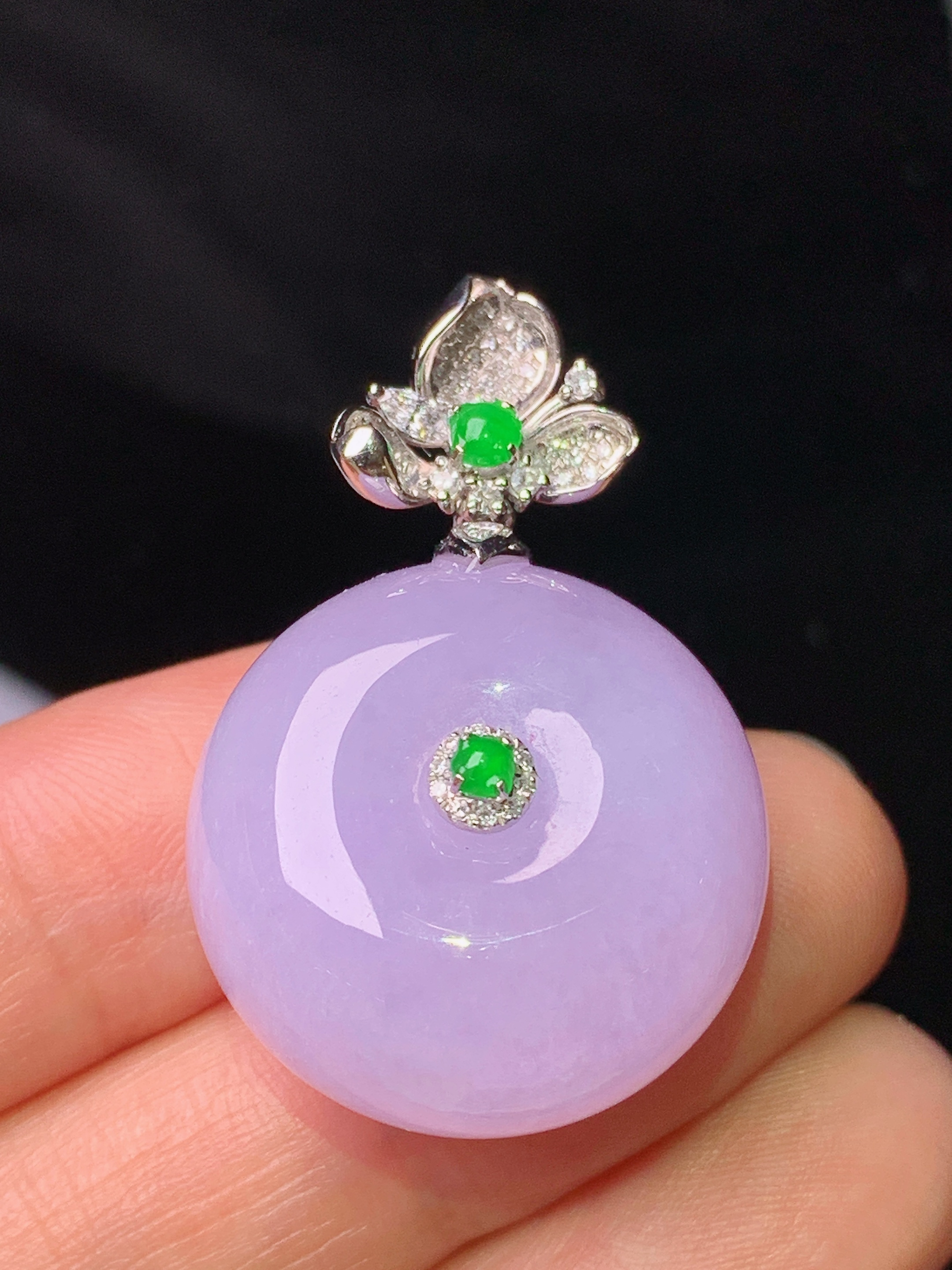 18k金钻镶嵌紫罗兰平安扣吊坠 玉质细腻 色泽艳丽清新 水润亮眼 整体尺寸34.2*22.2*13.2b1