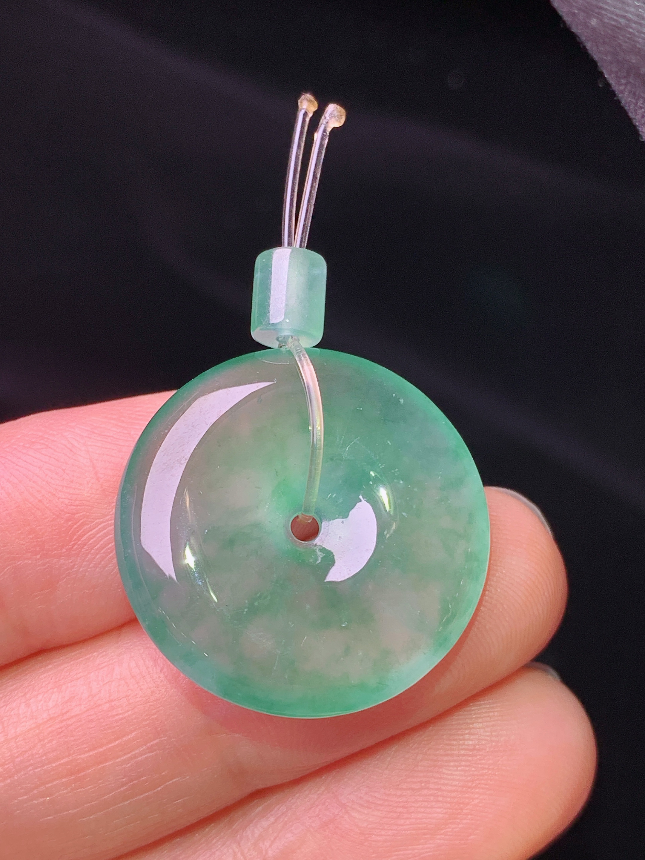 冰种飘绿平安扣吊坠 玉质细腻 色泽艳丽 整体尺寸22.6*5.2c1