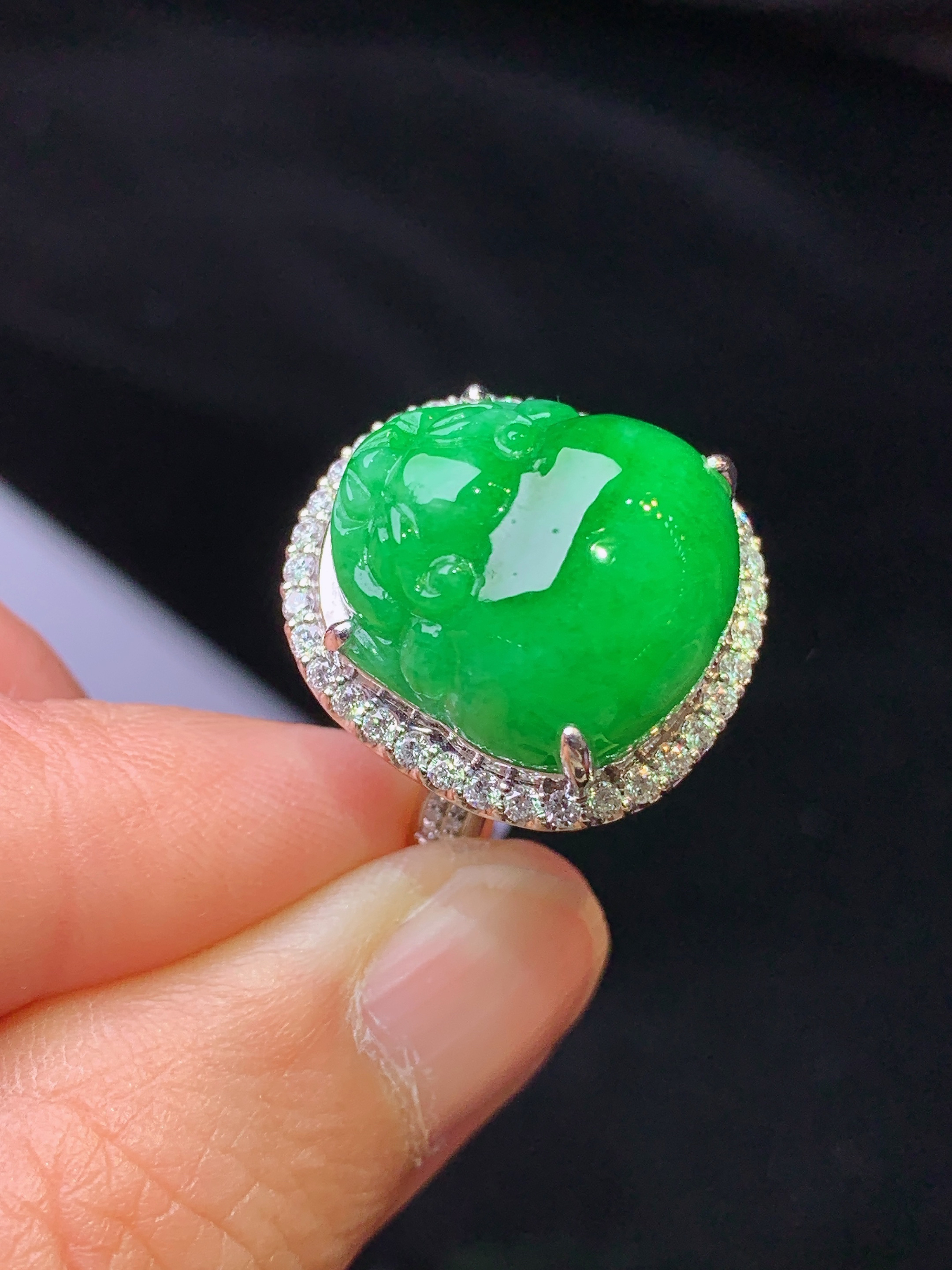 18k金钻镶嵌满绿貔貅戒指 玉质细腻 色泽艳丽清新 水润亮眼 圈口14.5 整体尺寸25*17.7*13.6b1