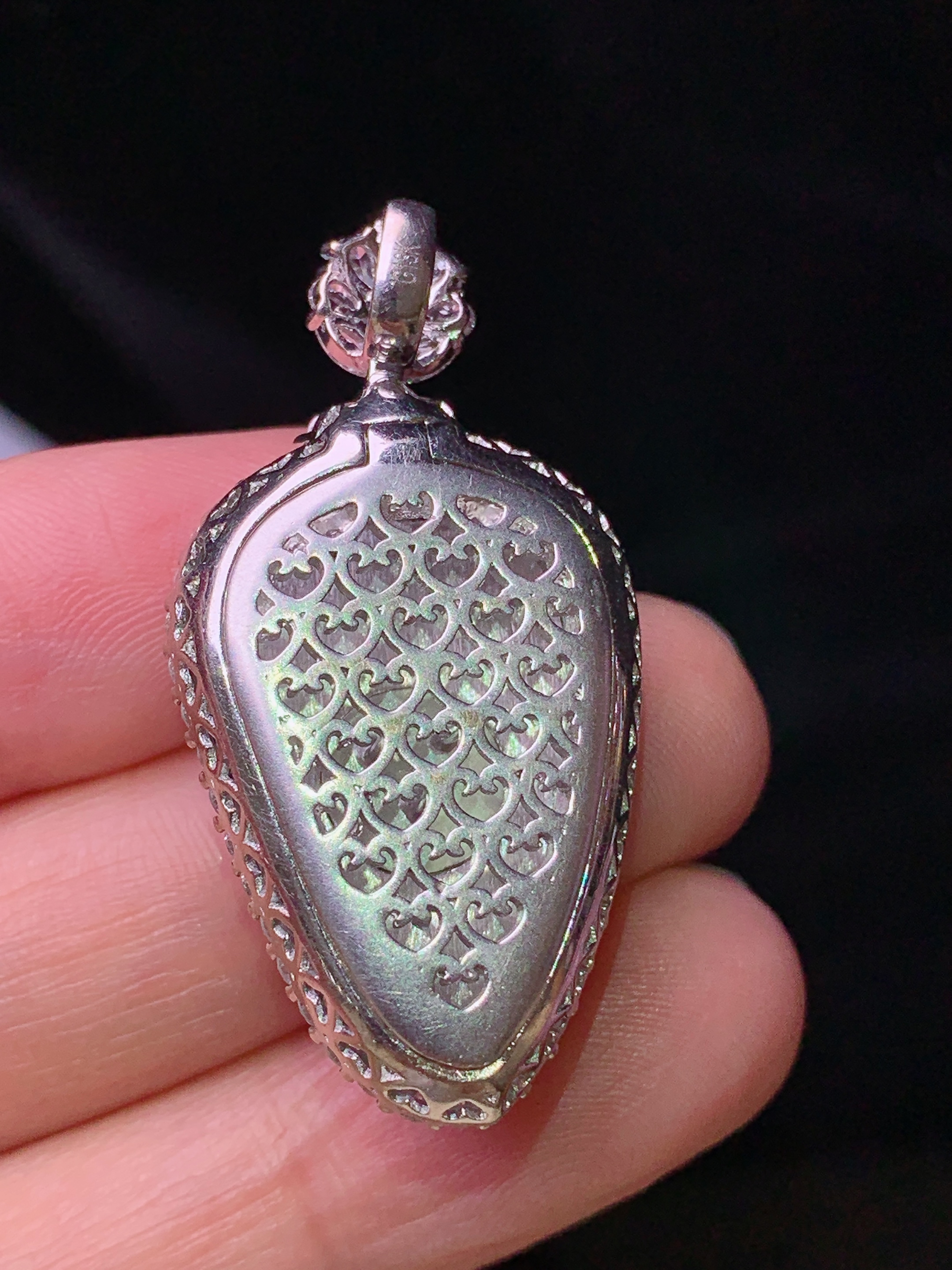 18k金钻镶嵌满绿树叶吊坠 玉质细腻 色泽艳丽清新 水润亮眼 整体尺寸38.7*19.8*9.8