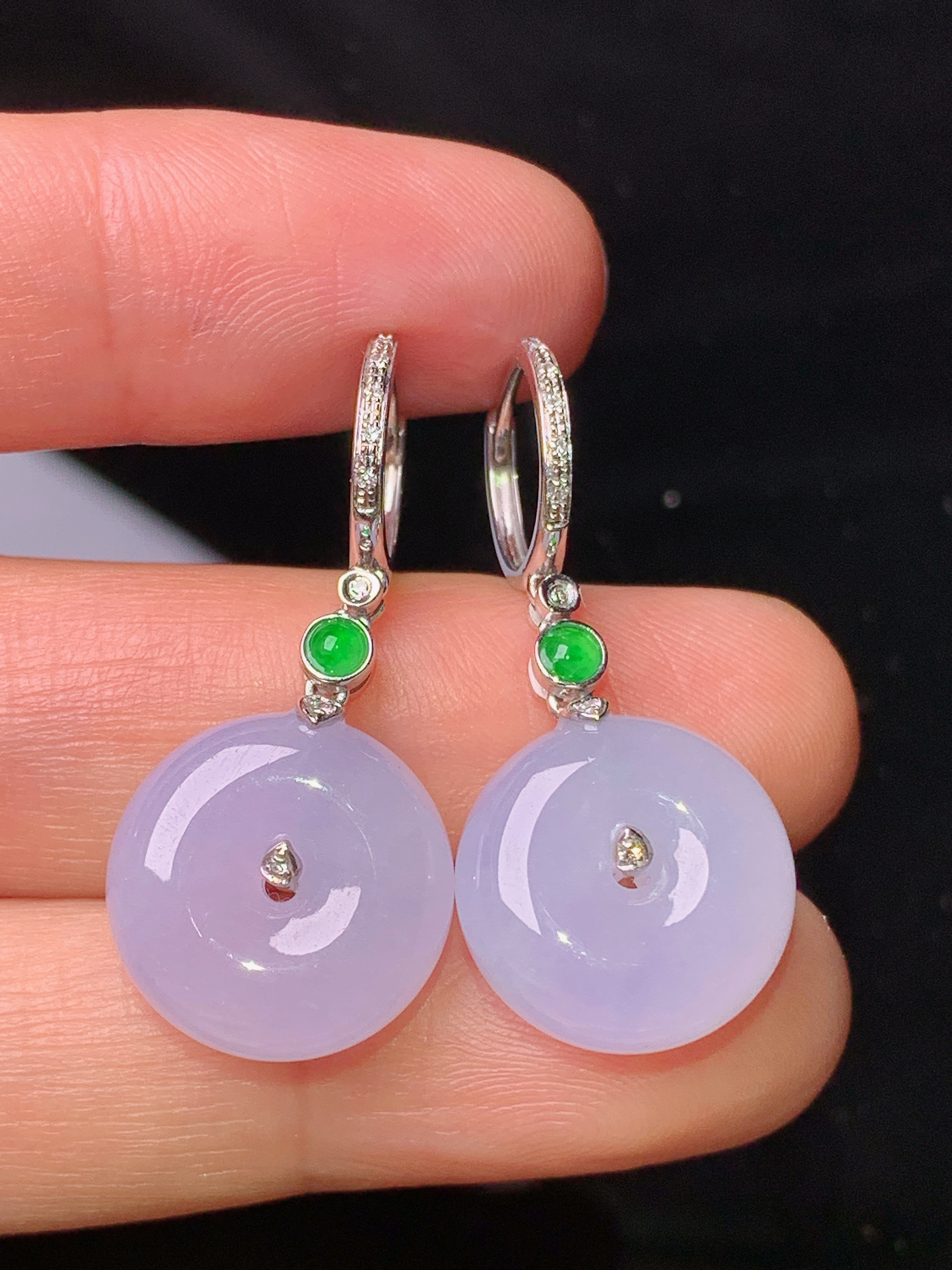 18k金钻镶嵌淡紫罗兰平安扣吊坠 玉质细腻 色泽艳丽清新 水润亮眼 整体尺寸31.3*14.2*7b1