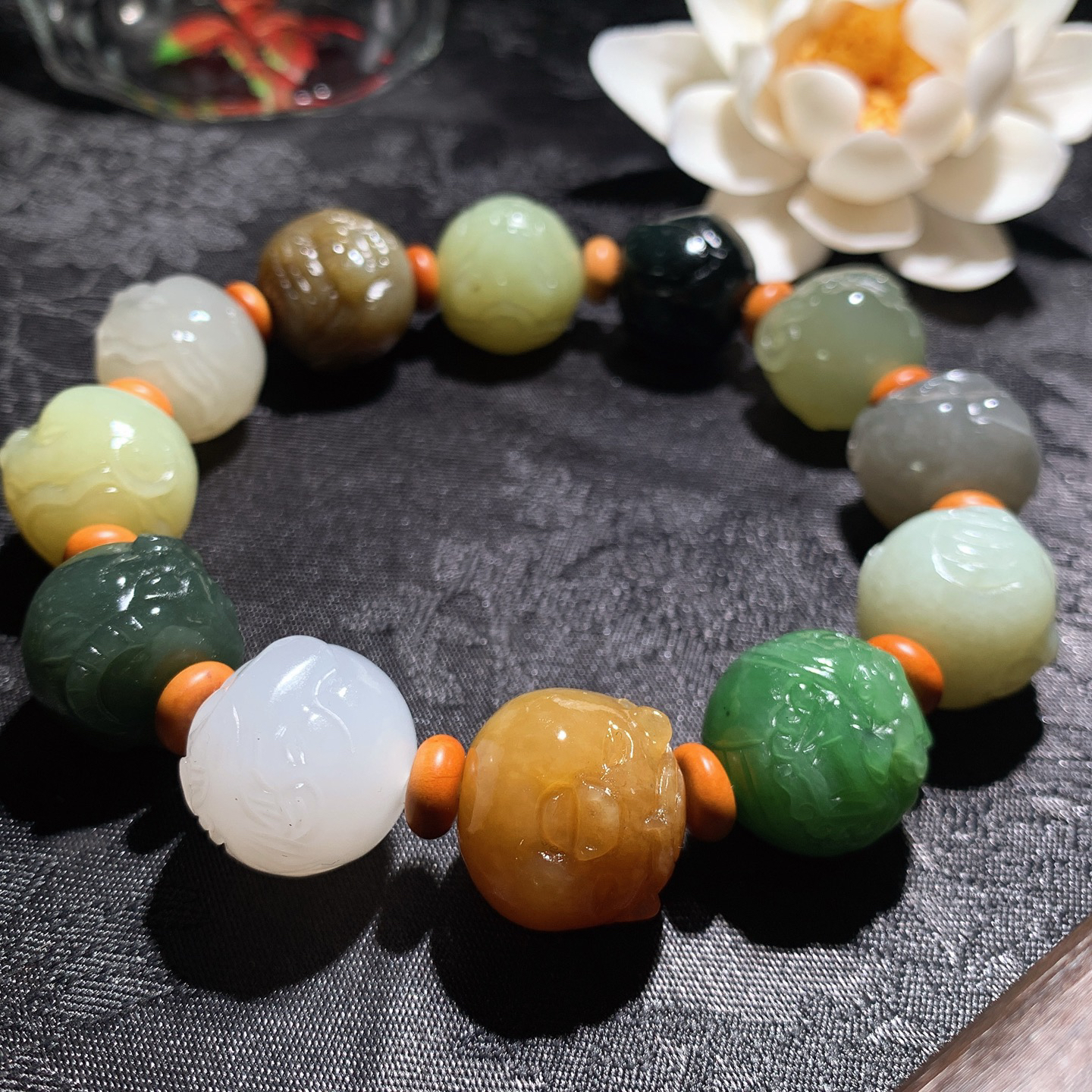 新疆和田玉且末糖多包十二生肖手串！尺寸16！玉质细腻油润。手推出油。佩戴高端典雅。lt260313