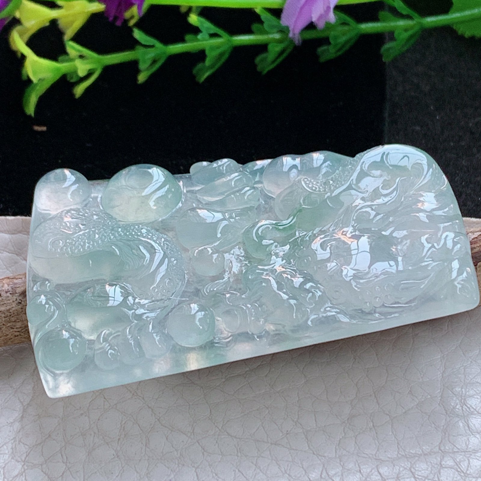 gp实拍60*41.2*5.5缅甸翡翠a货精雕冰晴霸毛龙牌 生意兴隆玉吊坠 玉挂件