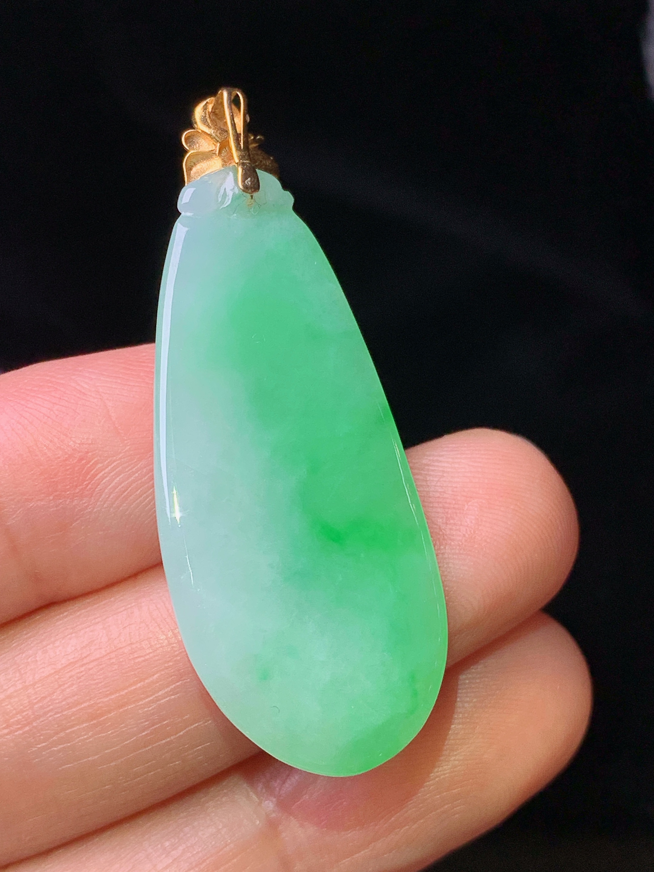 18k金镶嵌飘绿福瓜吊坠 玉质细腻 色泽艳丽 整体尺寸42.2*16.5*5.5j1
