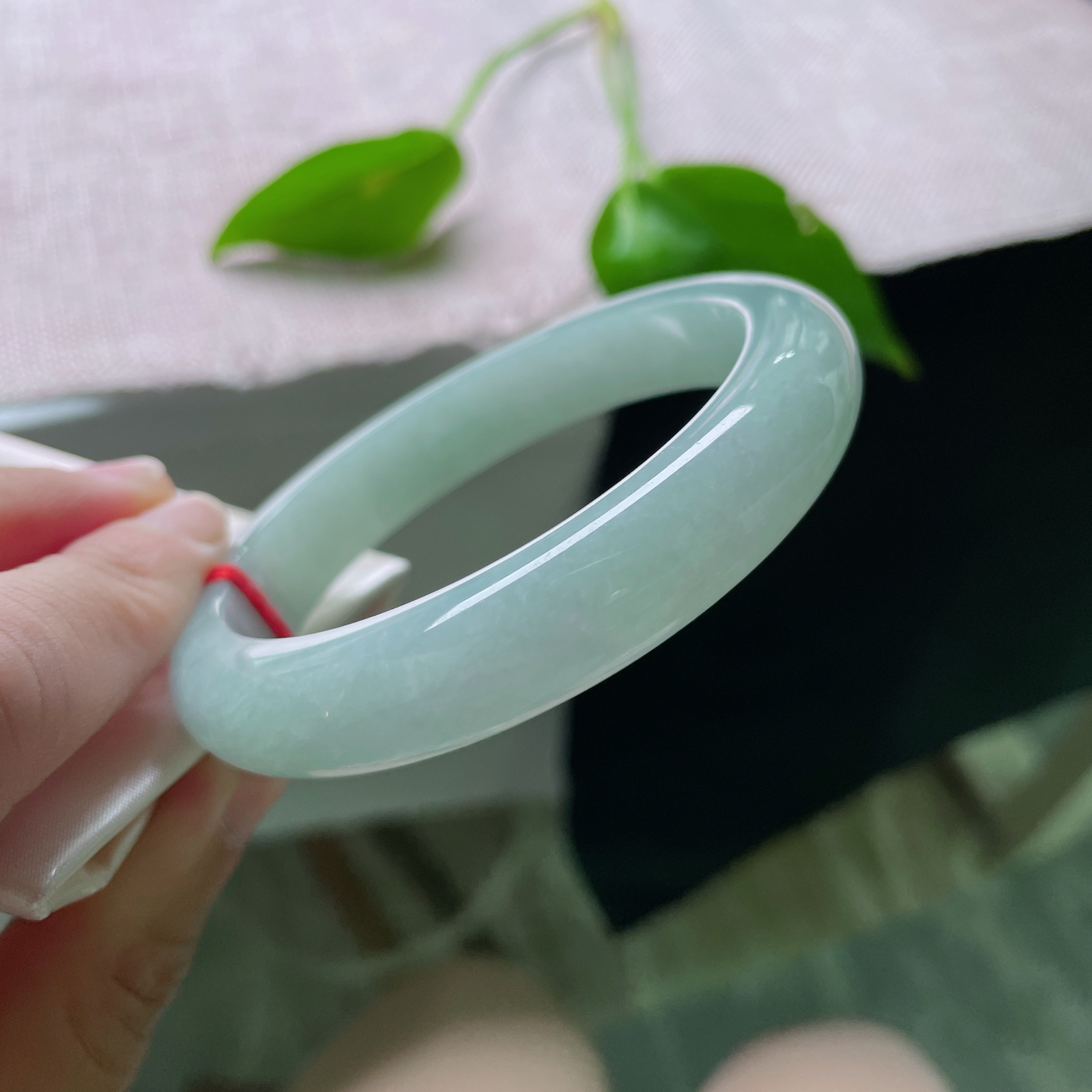 57.8/12/8.1，蓝底正圈，肉质莹润，深海温柔，尽在腕间舒展，一点皮纹不显