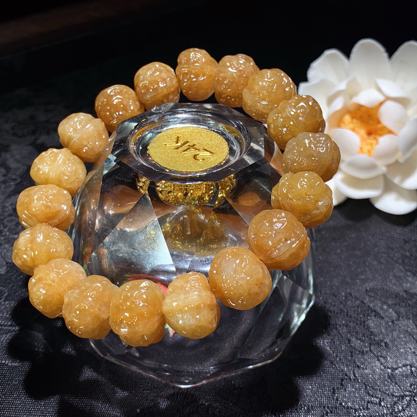 新疆和田玉且末糖核桃手串！尺寸10/12重49克。玉质细腻油润。手推出油。佩戴高端典雅。lt260313