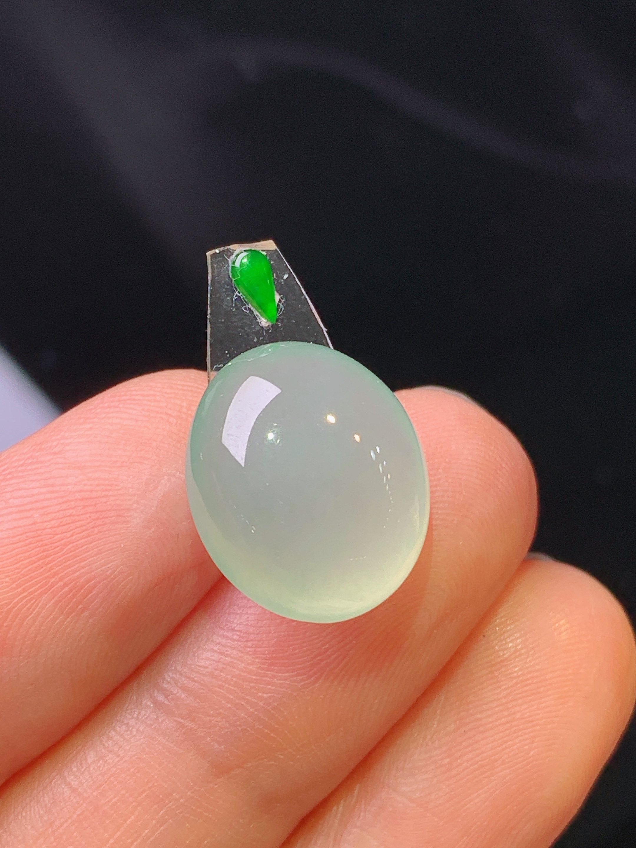 镶嵌款 冰种蛋面吊坠 玉质细腻 色泽艳丽 整体尺寸14.6*12.5*6.8*2x