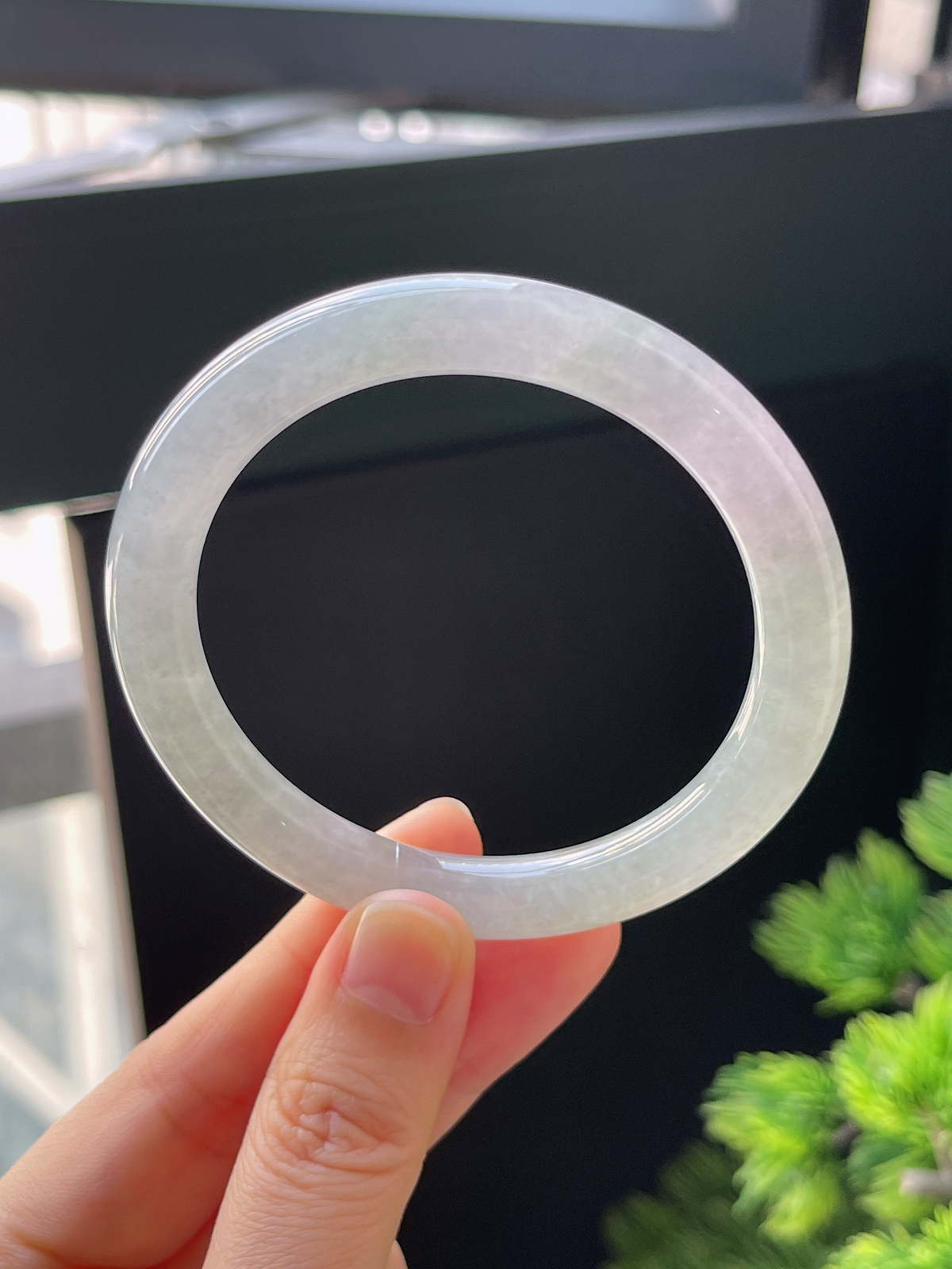 圆镯53.8圈口，翡翠糯化种春彩手镯