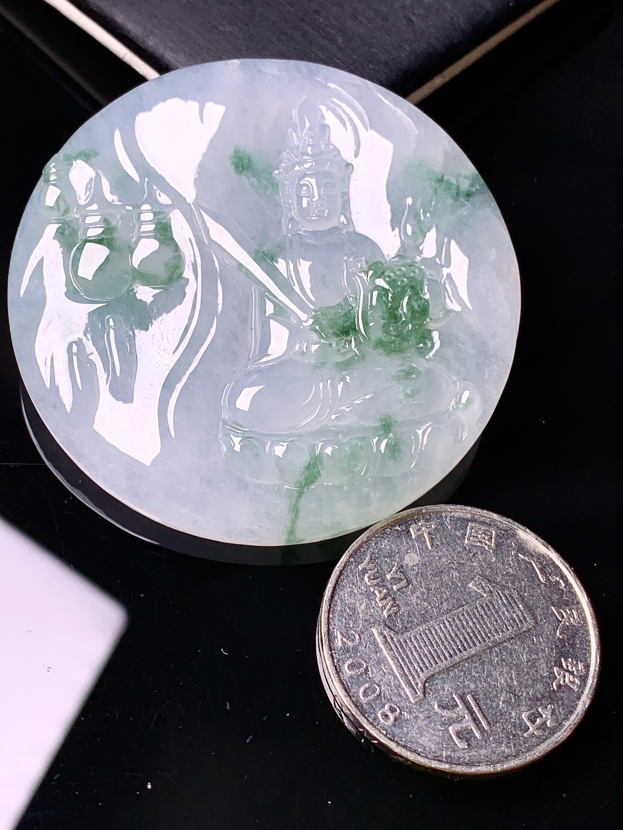 飘绿观音菩萨吊坠 玉质细腻 色泽艳丽 整体尺寸48.2*6.5d1