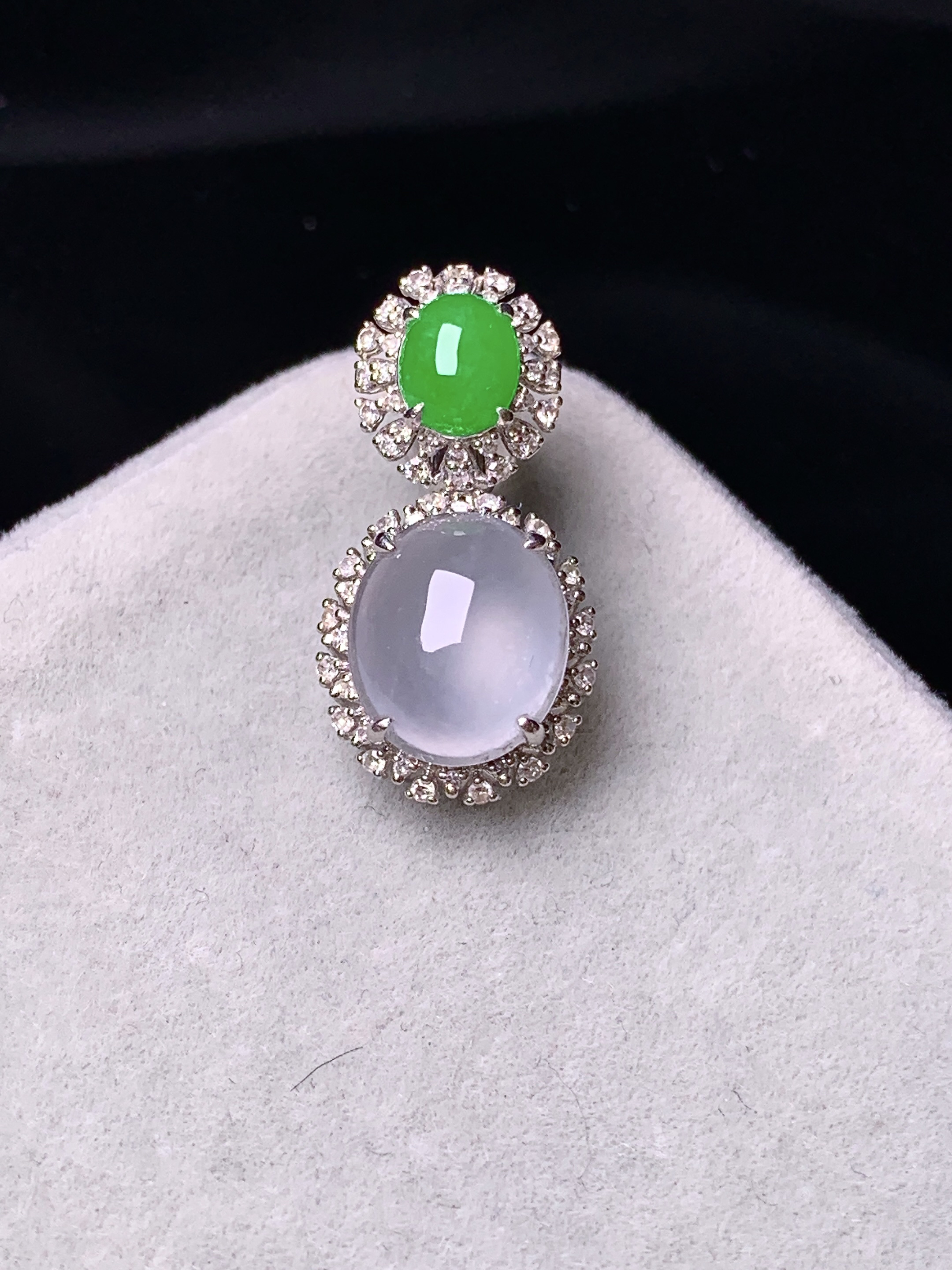 18k金钻镶嵌冰种蛋面吊坠 玉质细腻 色泽艳丽 整体尺寸21.8*11*8y4