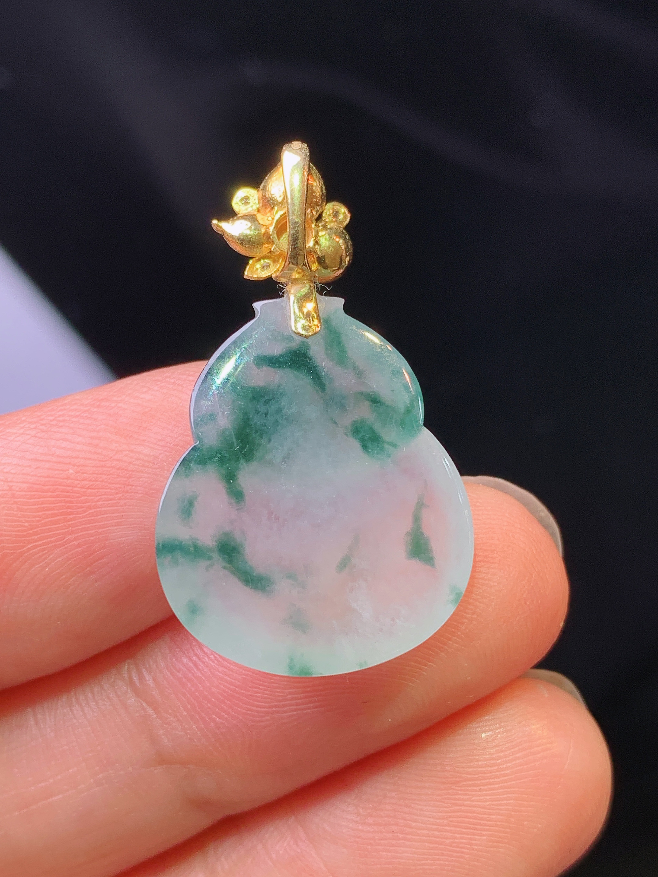 18k金镶嵌冰种飘绿葫芦吊坠 玉质细腻 色泽艳丽 整体尺寸29*16.6*5.2*2x