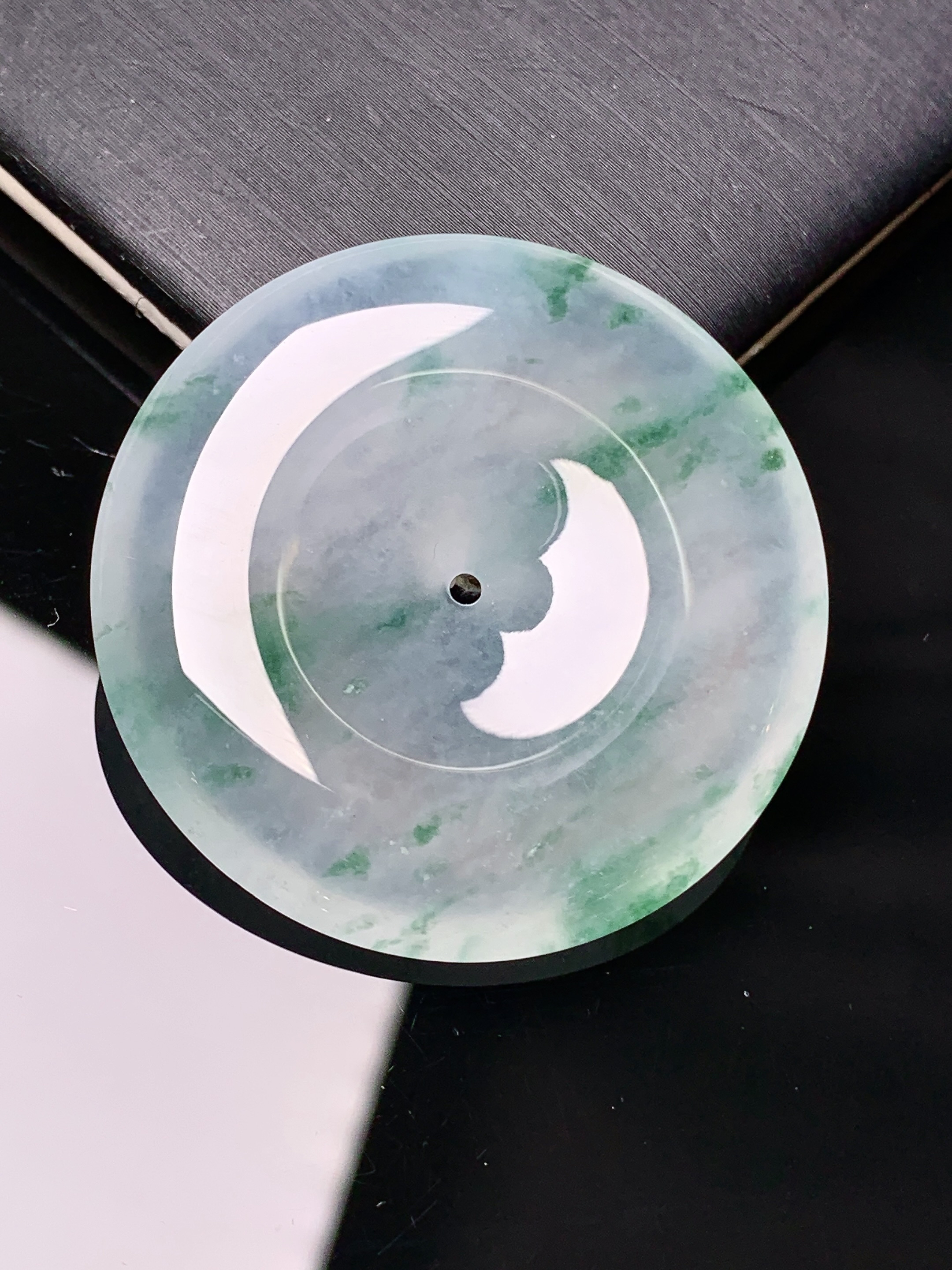 冰种平安扣吊坠 玉质细腻 色泽艳丽 整体尺寸35.6*6.2x1