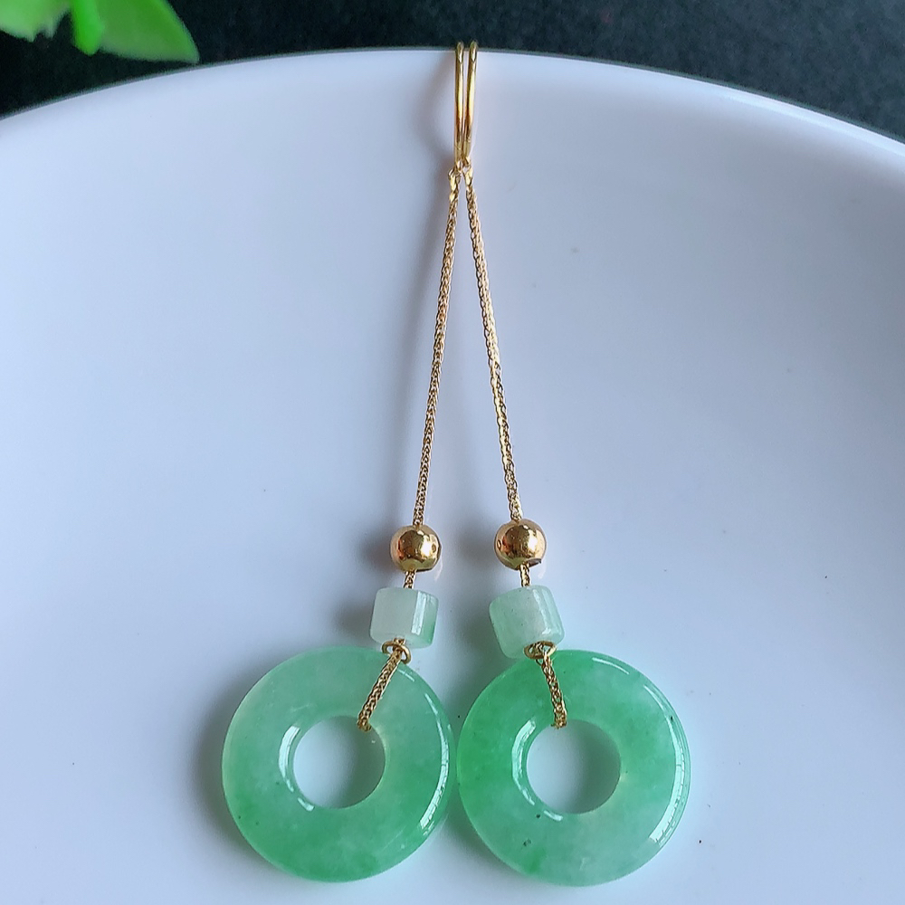 18k金冰透翡翠耳坠，自然光实拍，翠色灵动，颜色漂亮，种老水足，品相佳，佩戴佳品！W41.12  取