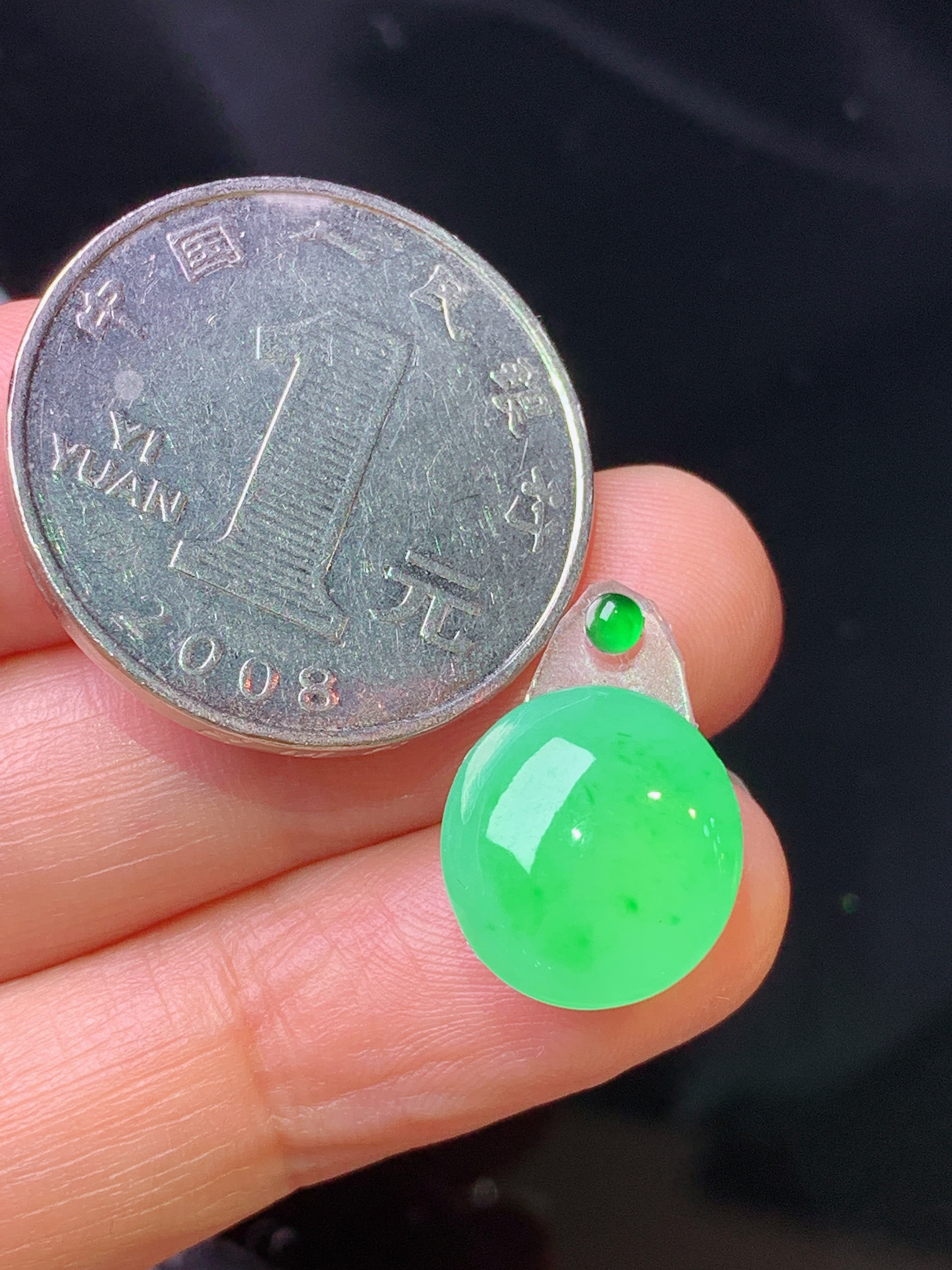 镶嵌款 翠绿蛋面吊坠 玉质细腻 色泽艳丽 整体尺寸13.2*12*4.6*2x