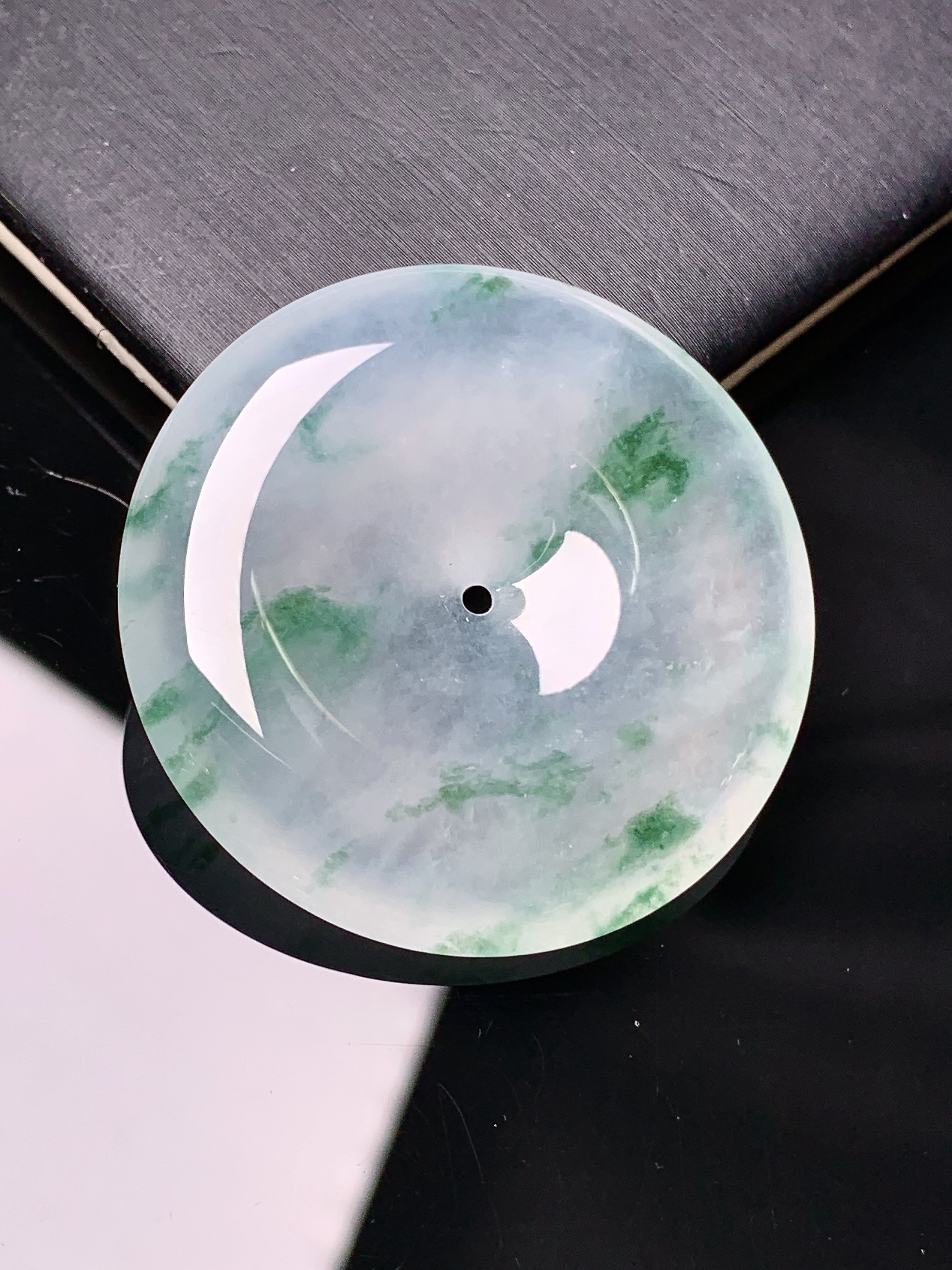 冰种平安扣吊坠 玉质细腻 色泽艳丽 整体尺寸35.6*6.2x1