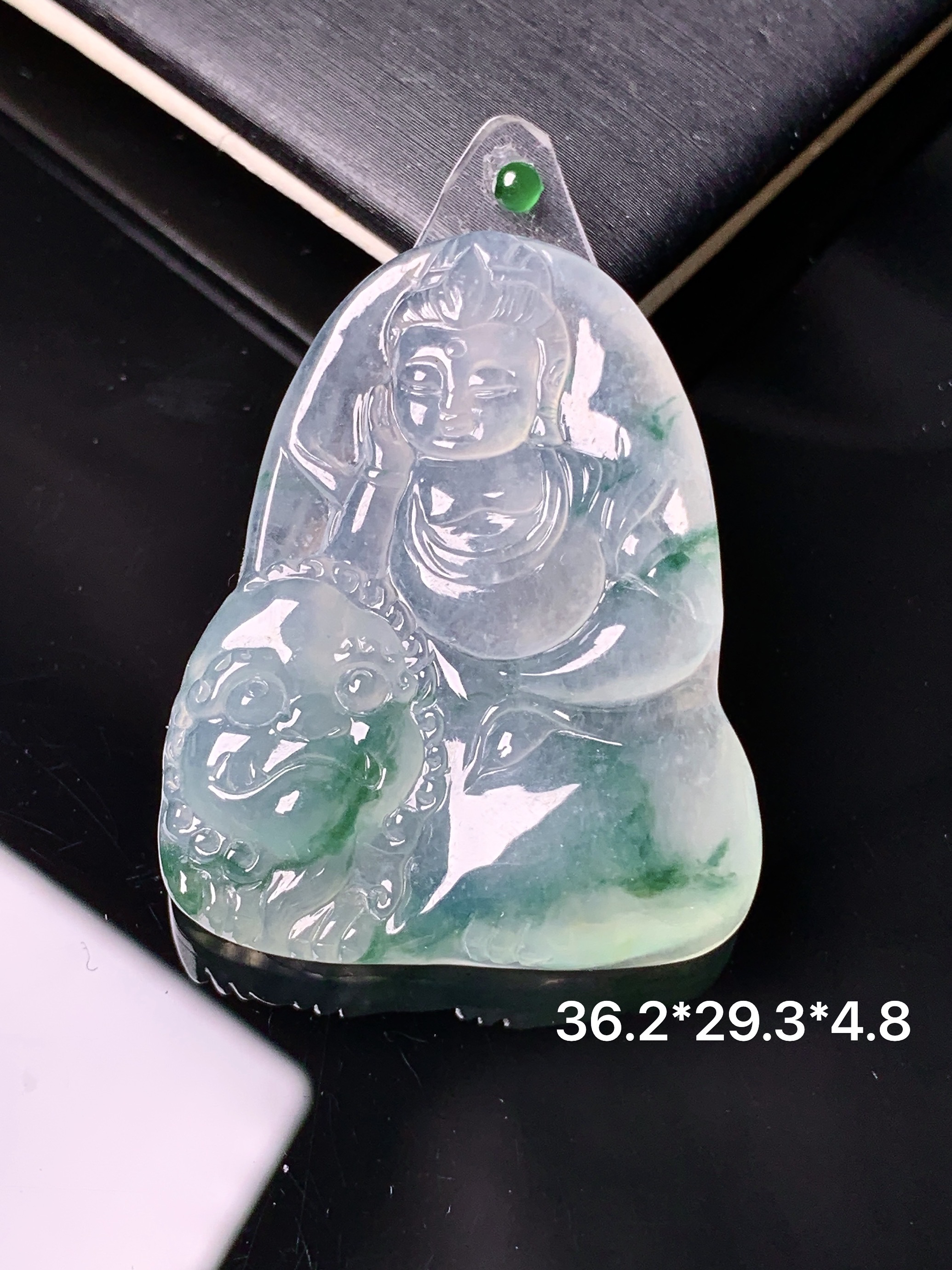 镶嵌款 飘绿文殊观音菩萨吊坠 玉质细腻 色泽艳丽 整体尺寸36.2*29.3*4.8