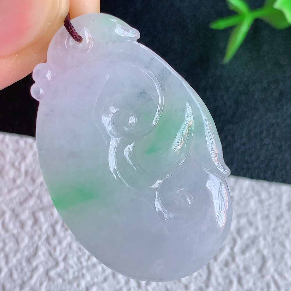 冰润飘花吉祥如意翡翠吊坠  寓意“万事如意，吉祥如意,福寿绵长 心想事成”饱满大气，通透水润  W4