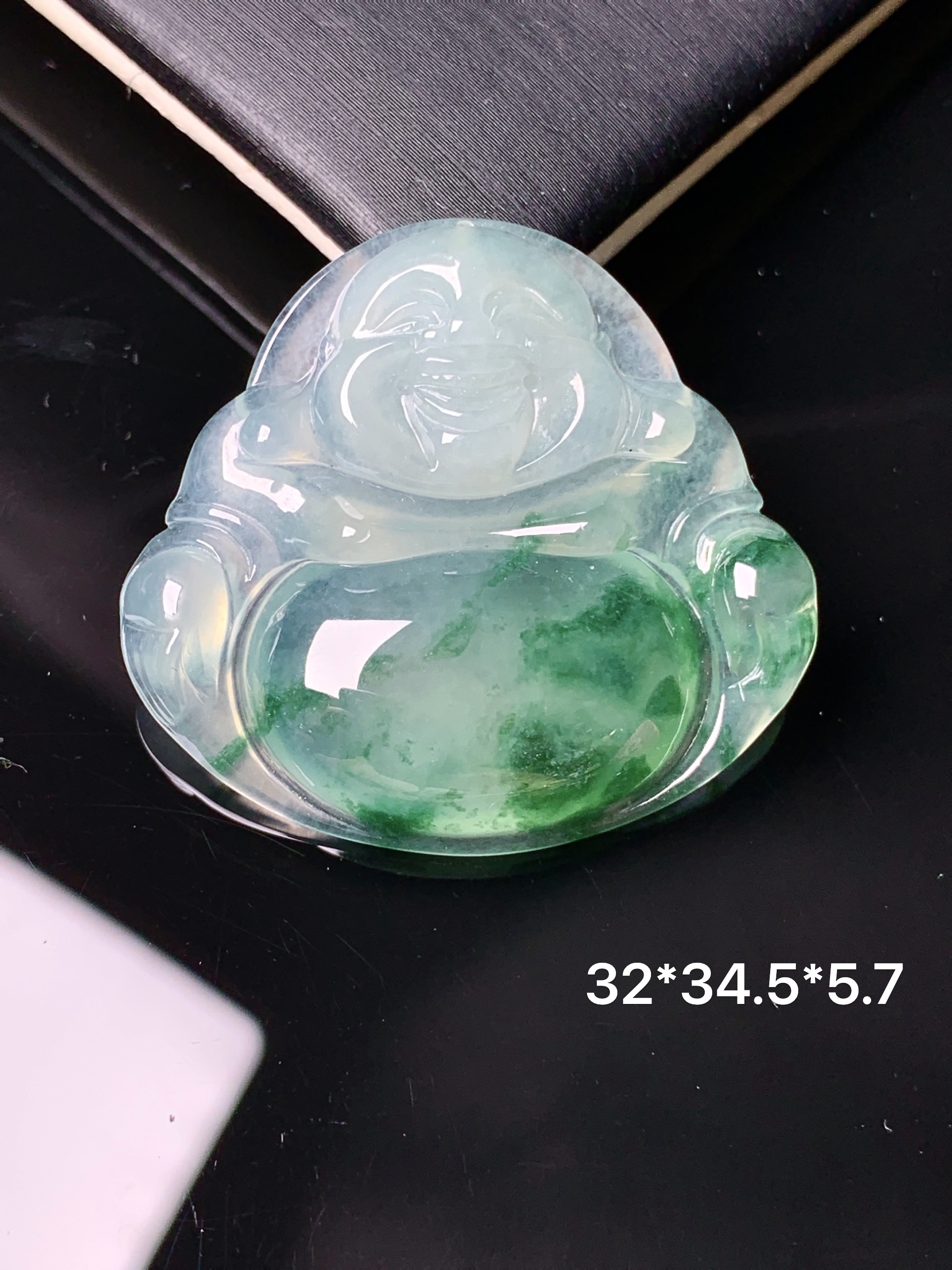 飘绿观音吊坠 玉质细腻 色泽艳丽 整体尺寸32*34.5*5.7d1