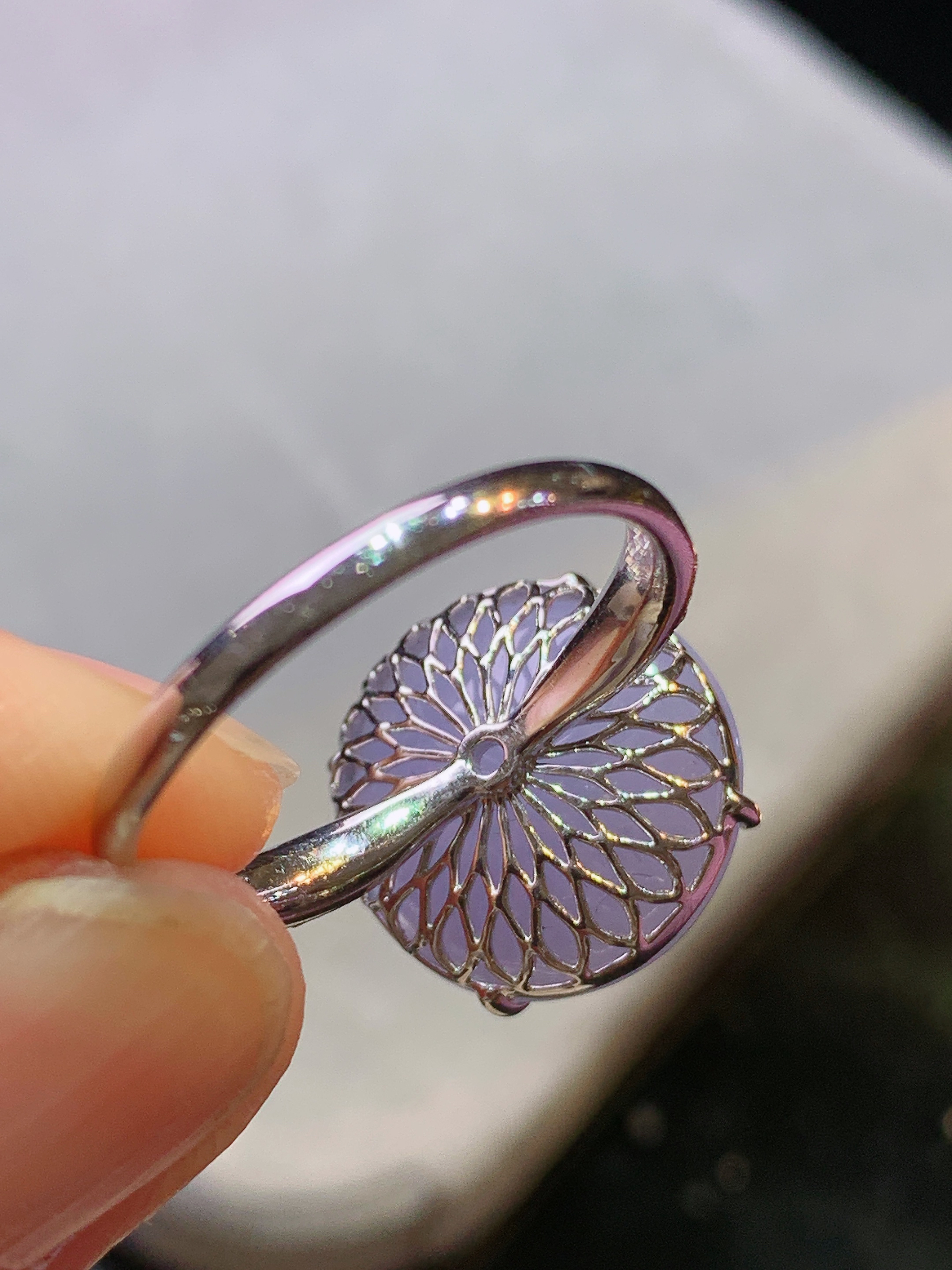 18k金钻镶嵌淡紫罗兰圆珠戒指 玉质细腻 色泽艳丽 圈口14 整体尺寸14.5*14*8.6y4