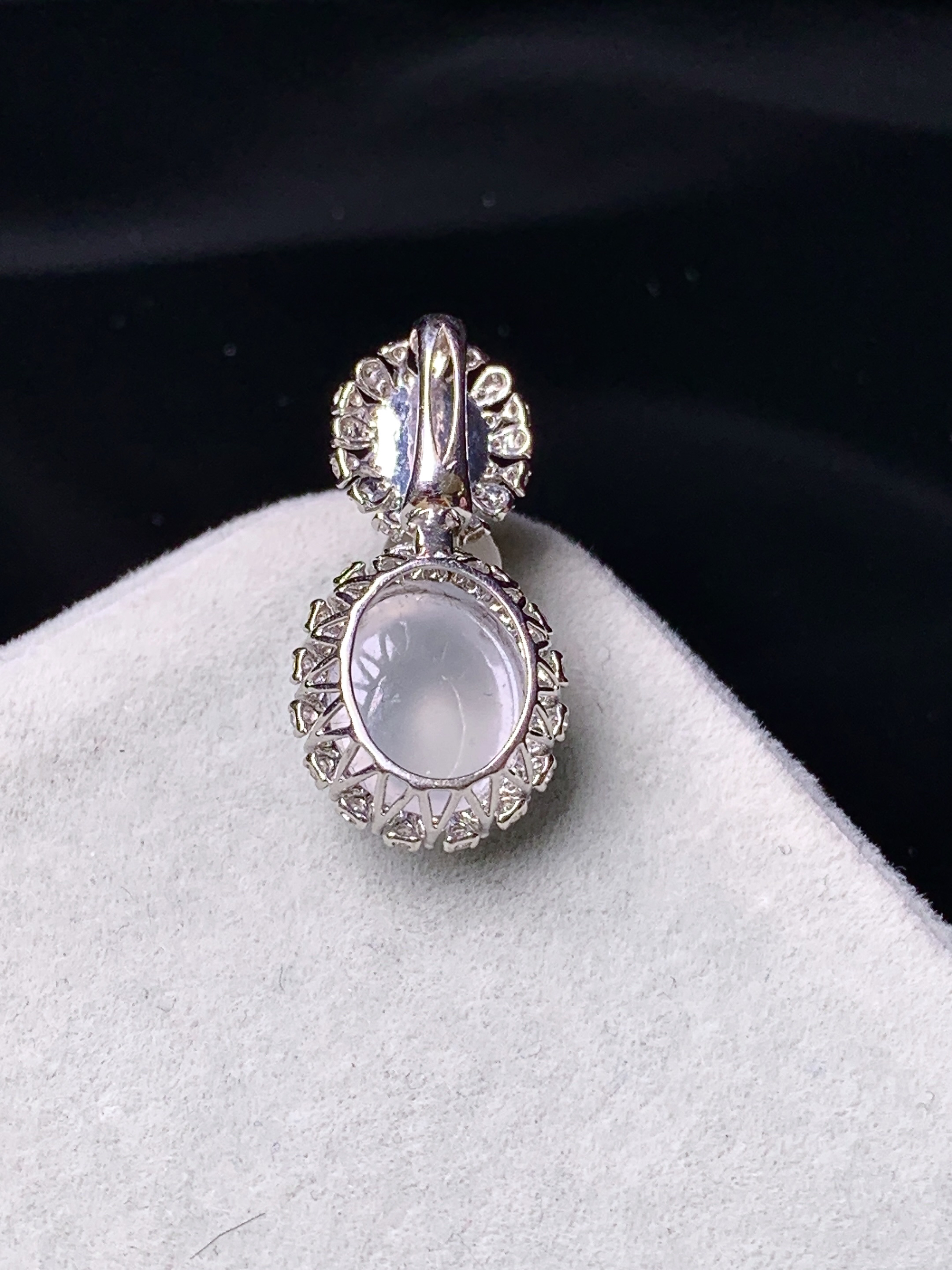 18k金钻镶嵌冰种蛋面吊坠 玉质细腻 色泽艳丽 整体尺寸21.8*11*8y4