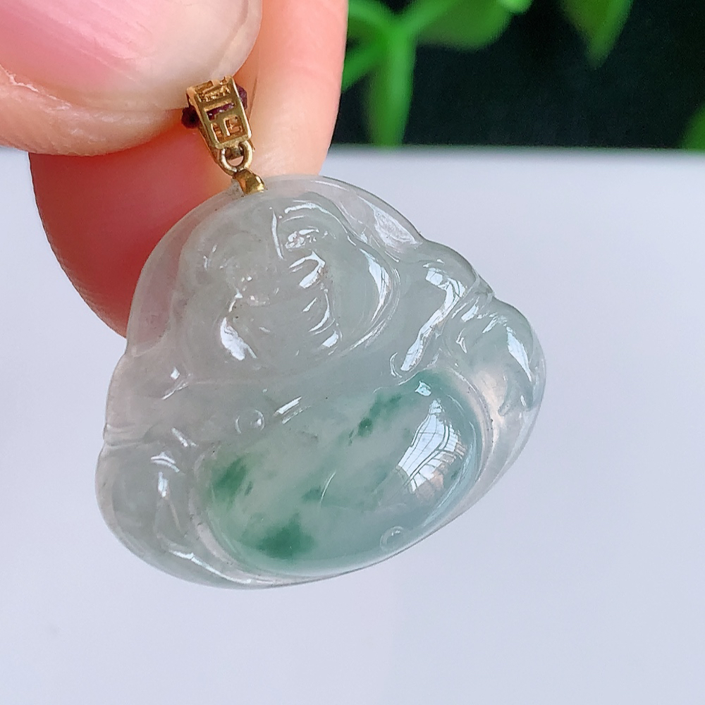 18k金扣冰润飘花佛公挂件 玉质细腻  精雕弥勒佛，笑佛福耳垂肩，面相喜庆，开怀大笑，憨态可掬。惟妙惟肖，寓意福禄双全，吉祥美满，笑口常开 W41.12  尺寸：19-22-6mm