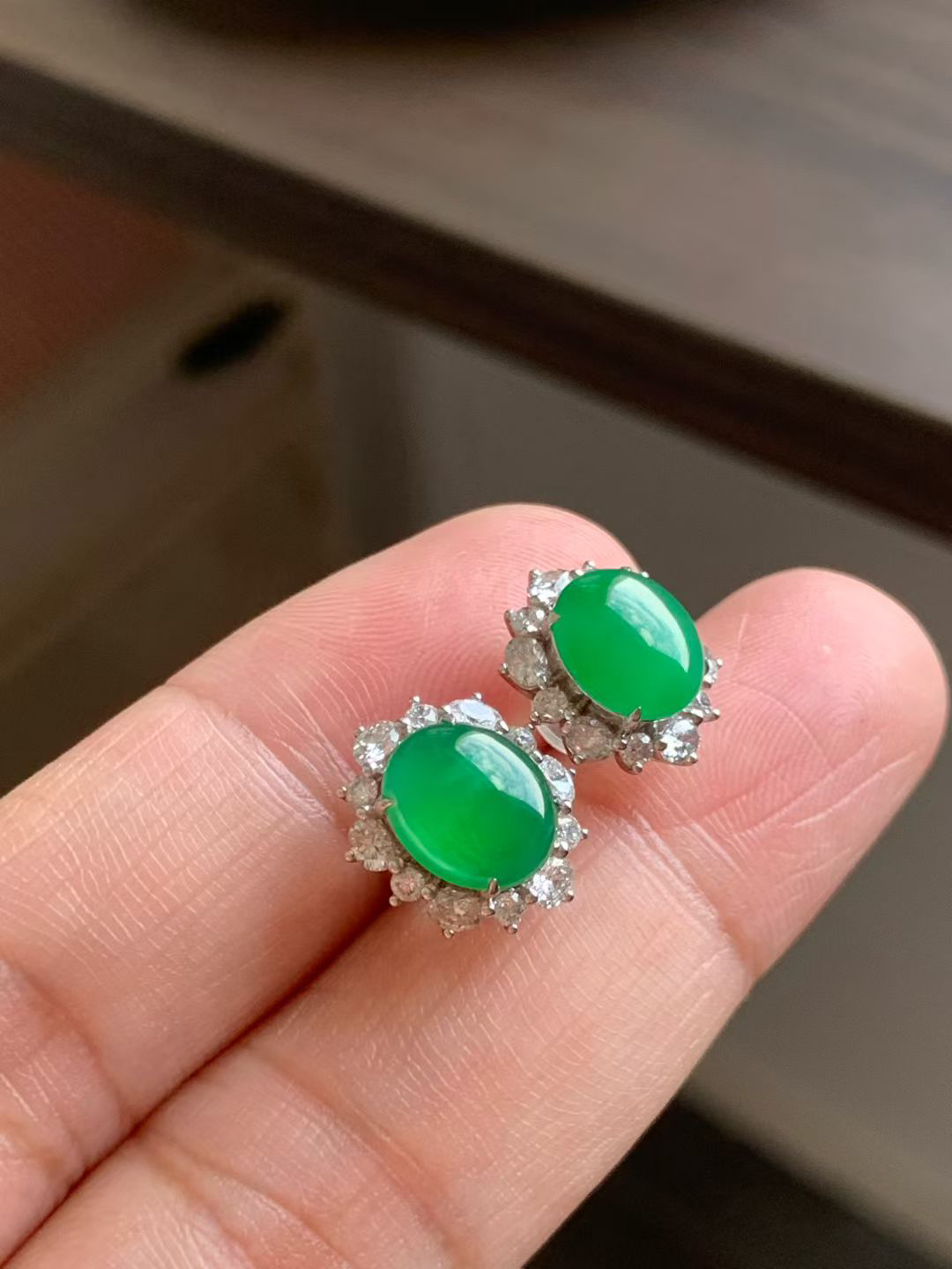 冰满色耳钉

裸石9*7.5*3.5 8.5*7.5*3.5 整体13*10.5*7 12.5*1