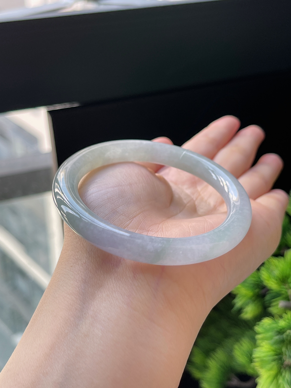 圆镯53.8圈口，翡翠糯化种春彩手镯