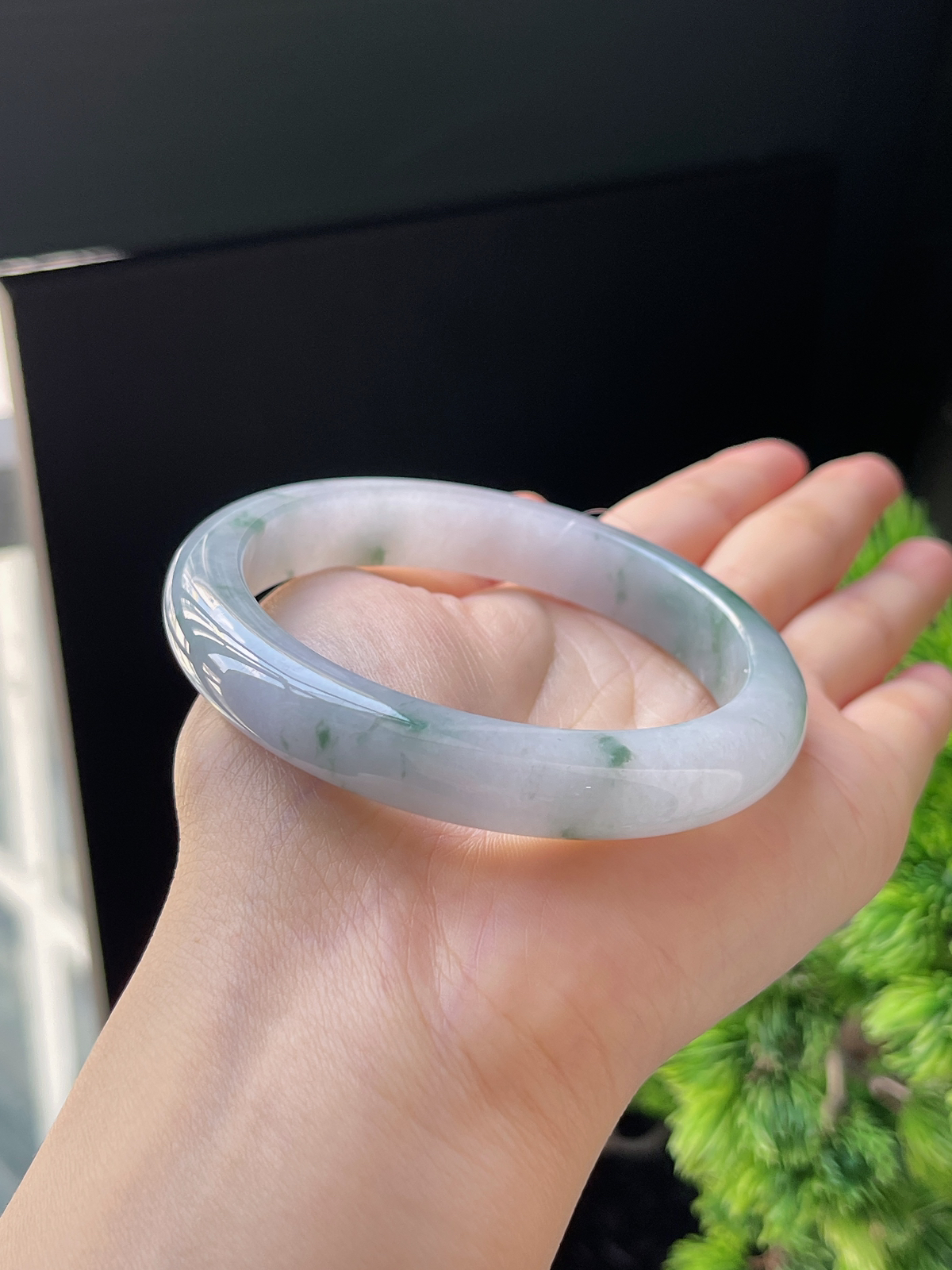 正圈60圈口，翡翠冰糯飘绿手镯