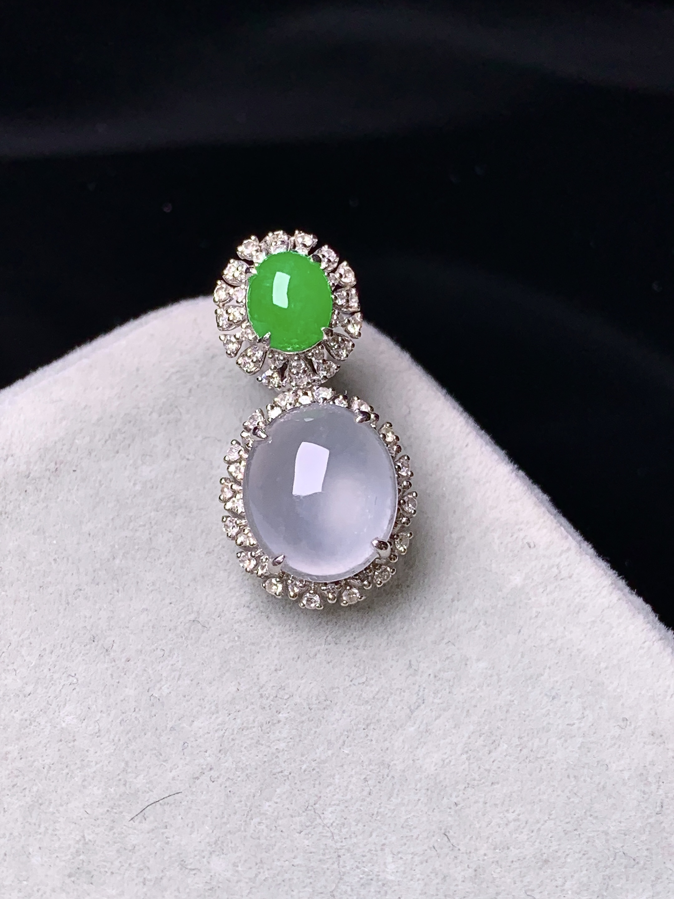 18k金钻镶嵌冰种蛋面吊坠 玉质细腻 色泽艳丽 整体尺寸21.8*11*8y4