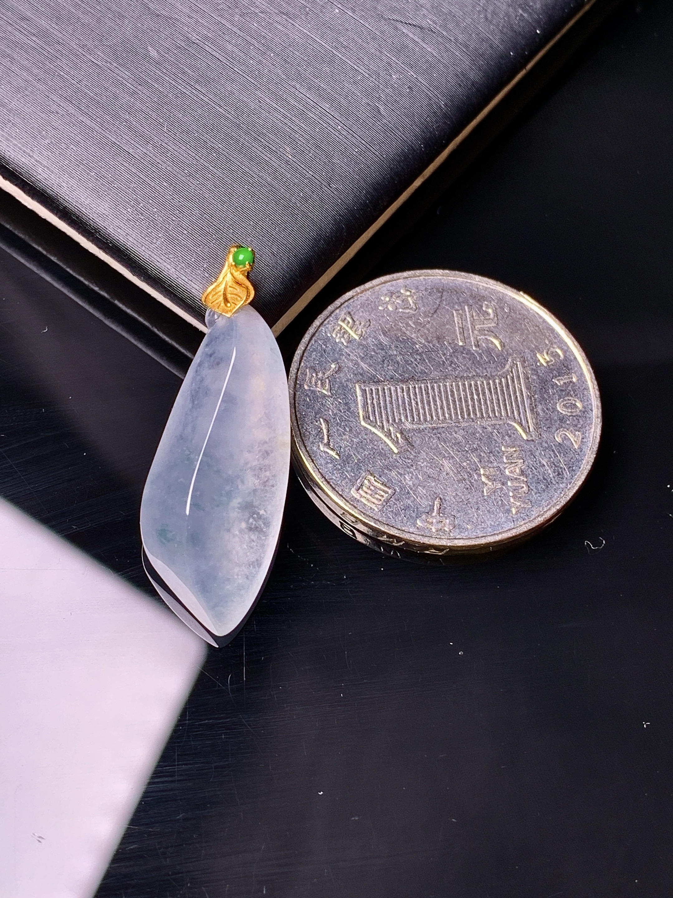 18k金镶嵌冰种随形吊坠 玉质细腻 色泽艳丽 整体尺寸29.5*10.3*6.2j2