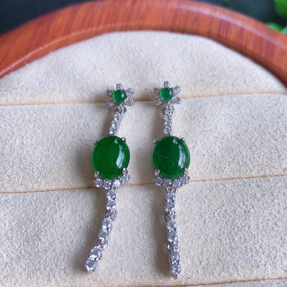 冰润满绿翡翠耳坠，自然光实拍，颜色漂亮，种老水足，品相佳，佩戴佳品！W502.12  取一尺寸： 3
