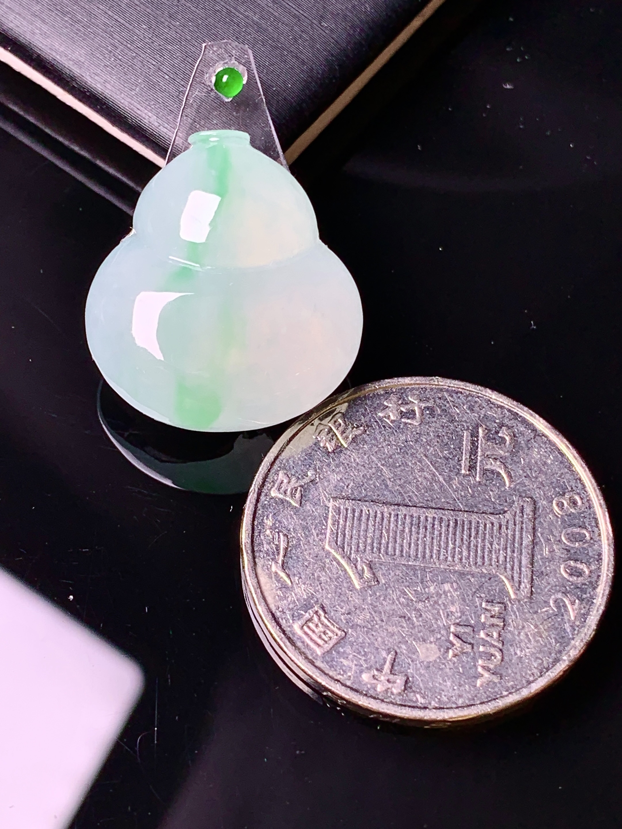 镶嵌款 飘绿葫芦吊坠 玉质细腻 色泽艳丽 整体尺寸20.6*18.8*6*2x