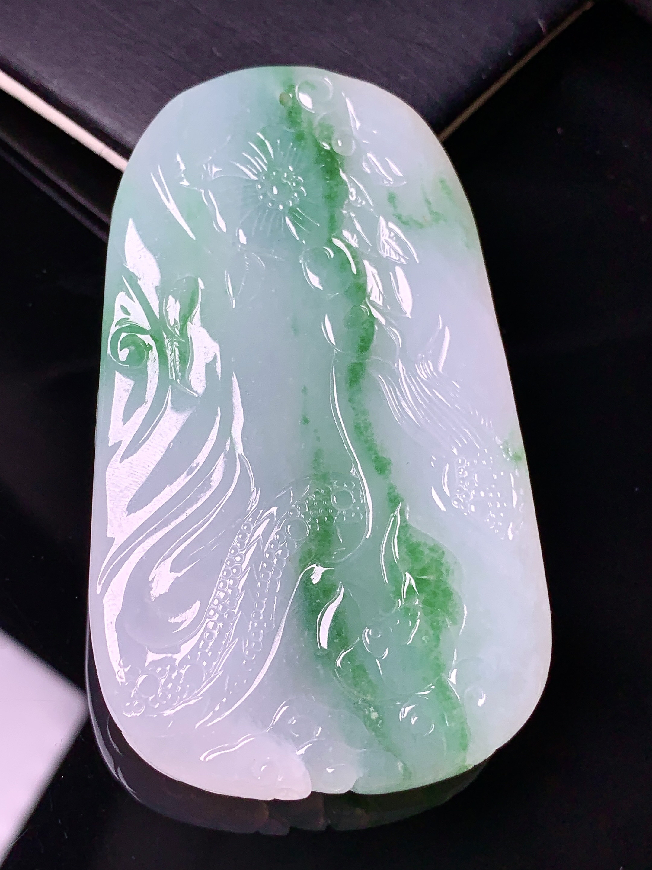 飘绿乘龙观音吊坠 玉质细腻 色泽艳丽 整体尺寸68.3*39.8*9.8x1