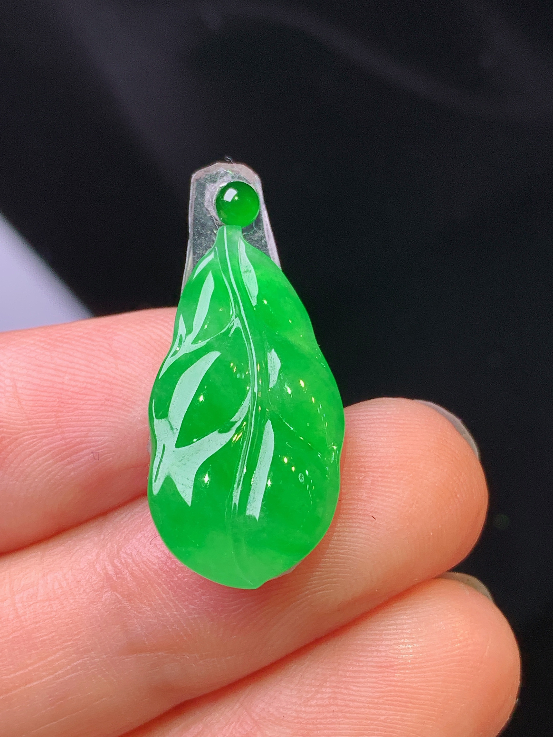 镶嵌款 满绿树叶吊坠 玉质细腻 色泽艳丽 整体尺寸23.2*12*2.6*2x