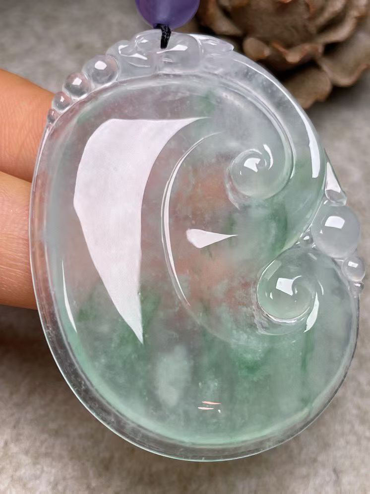 冰种飘绿【如意】吊坠，种水好，玉质细腻 ，卖相好‘