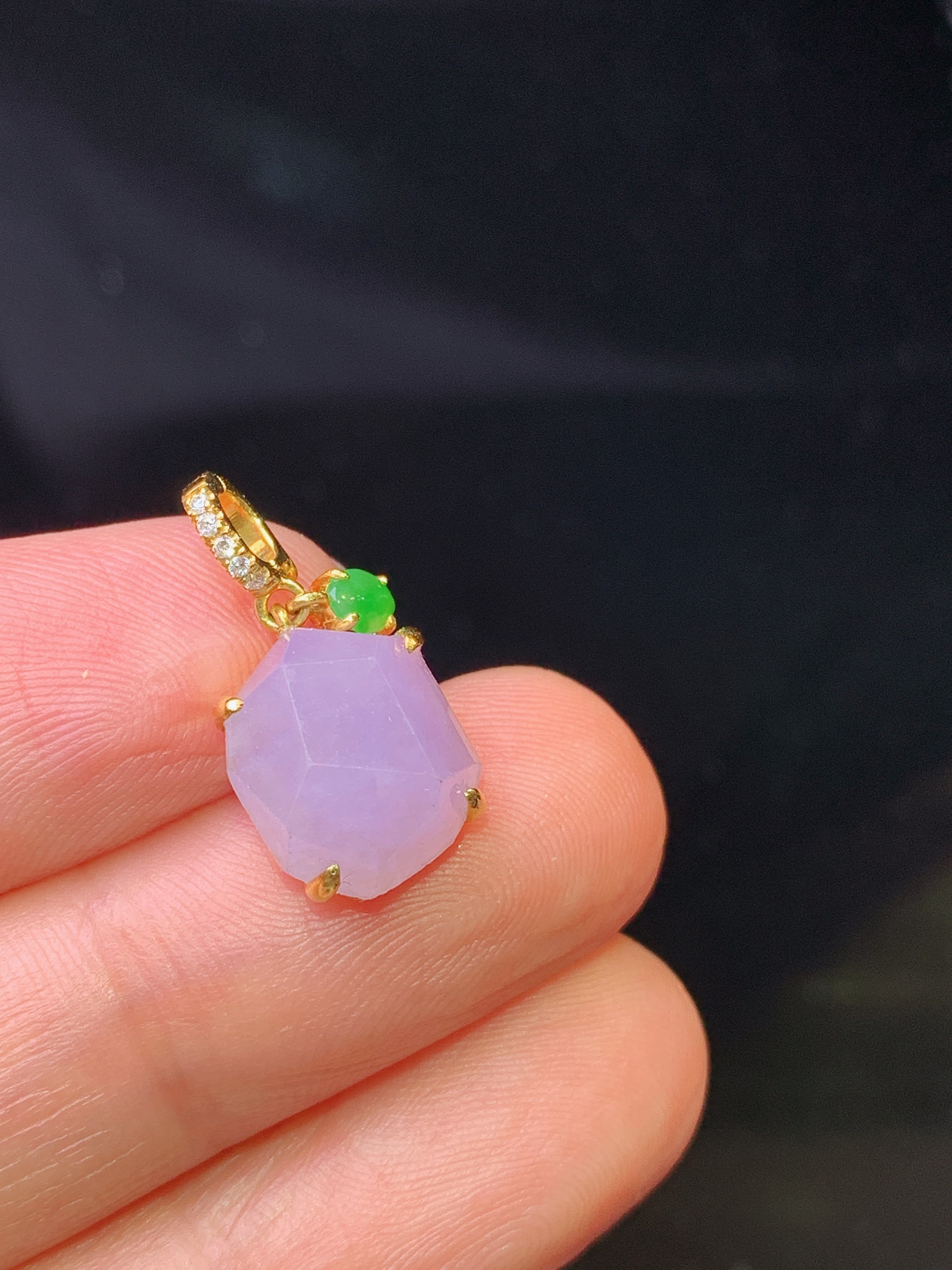 18k金钻镶嵌紫罗兰菱形吊坠 玉质细腻 色泽艳丽 整体尺寸18.5*9.5*6j2