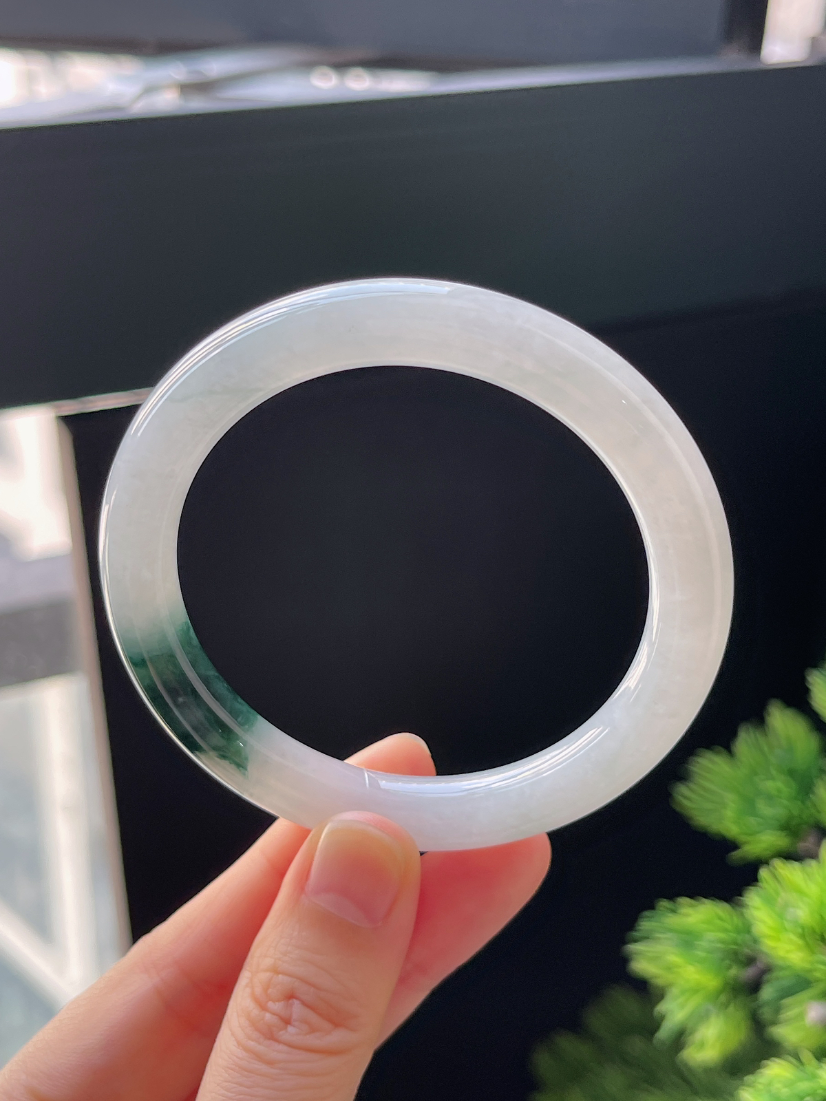 圆镯54.2圈口，翡翠冰糯种飘蓝花手镯