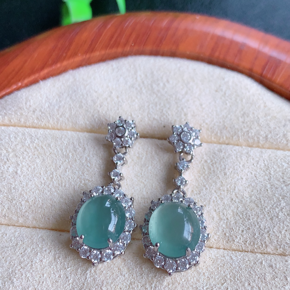 冰晴水翡翠耳坠，自然光实拍，颜色漂亮，种老水足，品相佳，佩戴佳品！W815.15  取一尺寸： 25