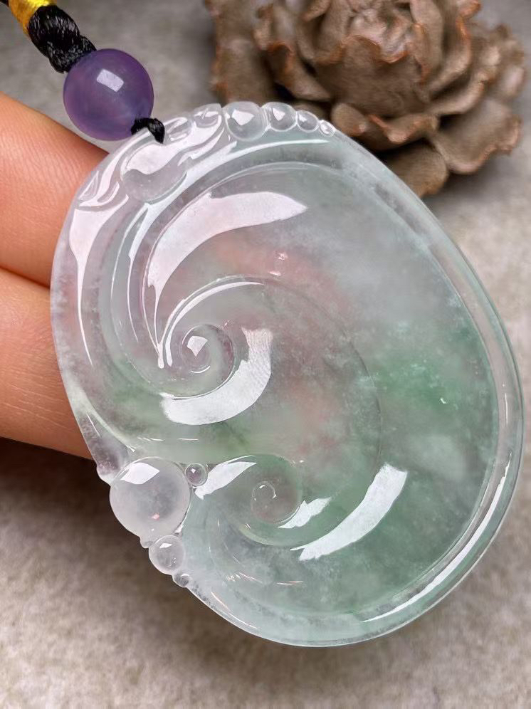 冰种飘绿【如意】吊坠，种水好，玉质细腻 ，卖相好‘