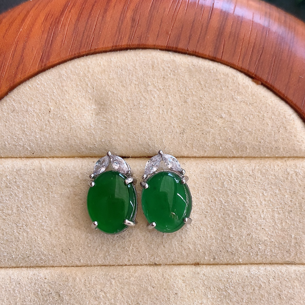 冰润满绿翡翠耳坠，自然光实拍，颜色漂亮，种老水足，品相佳，佩戴佳品！W815.12  取一尺寸： 1